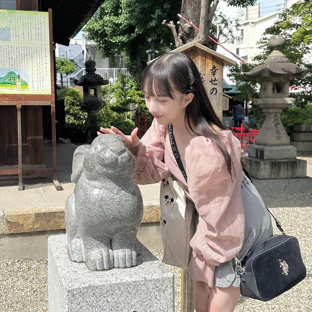 藤城なみさんのインスタグラム写真 - (藤城なみInstagram)「うさぎ神社🐇 おばあちゃんもわたしも卯年だから 一緒に行ってきたよ💭」6月5日 22時27分 - nami_nonfic