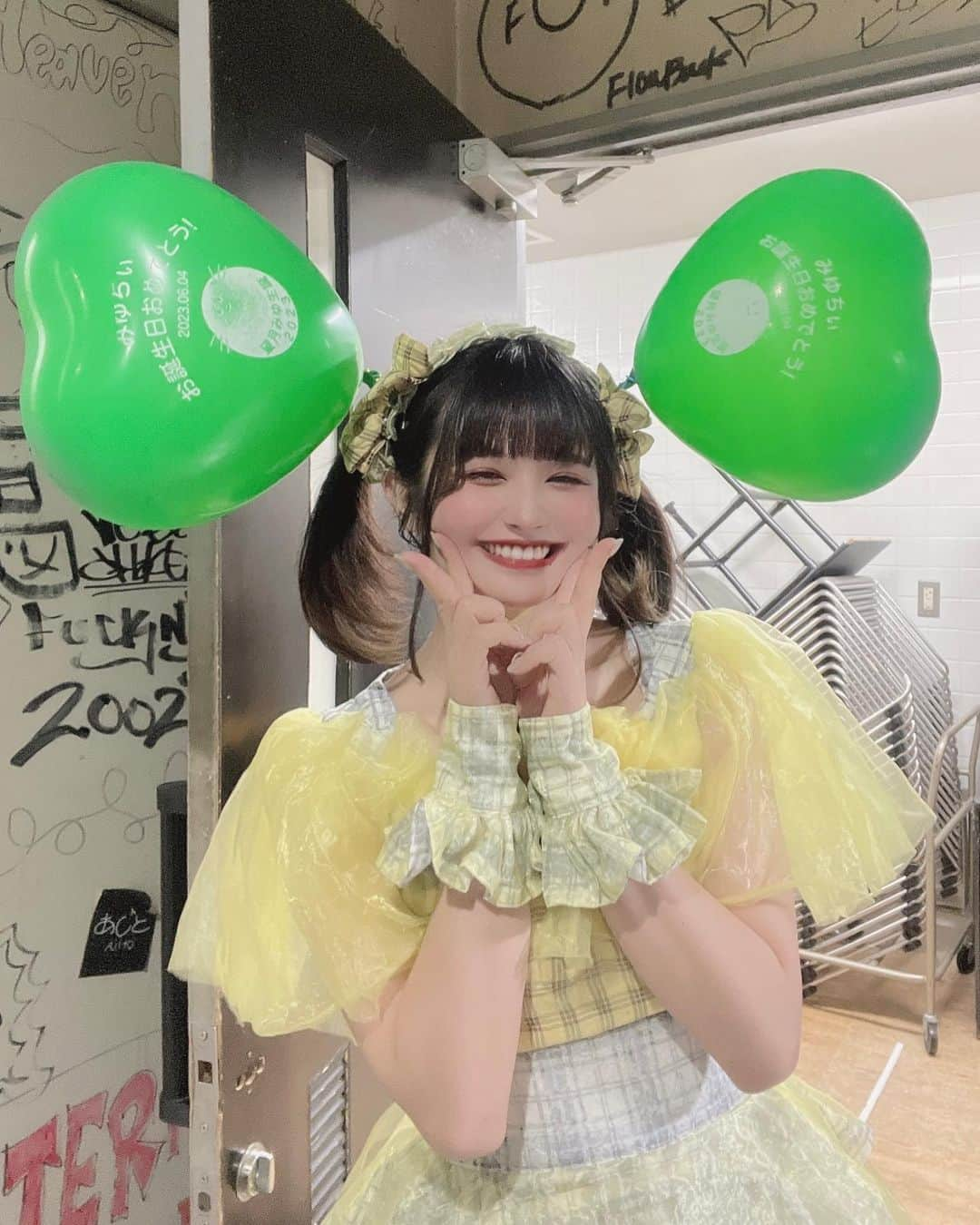 甘夏ゆずさんのインスタグラム写真 - (甘夏ゆずInstagram)「みゆちぃおめでと触角🐝」6月5日 22時21分 - yuzu_amanatsu