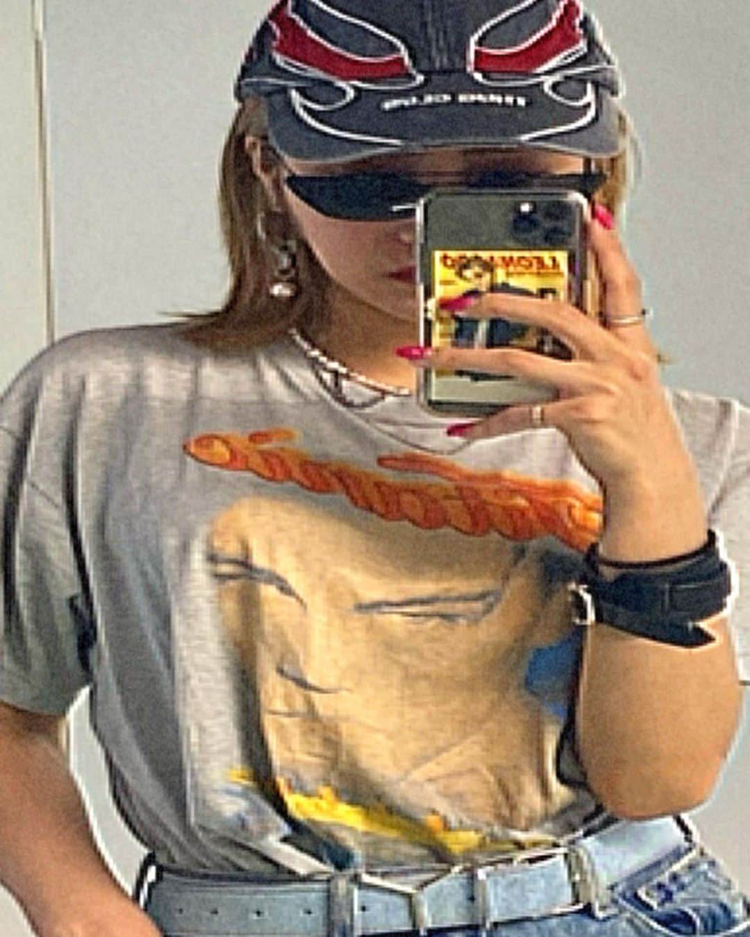 hibikiのインスタグラム：「🌹🧡」