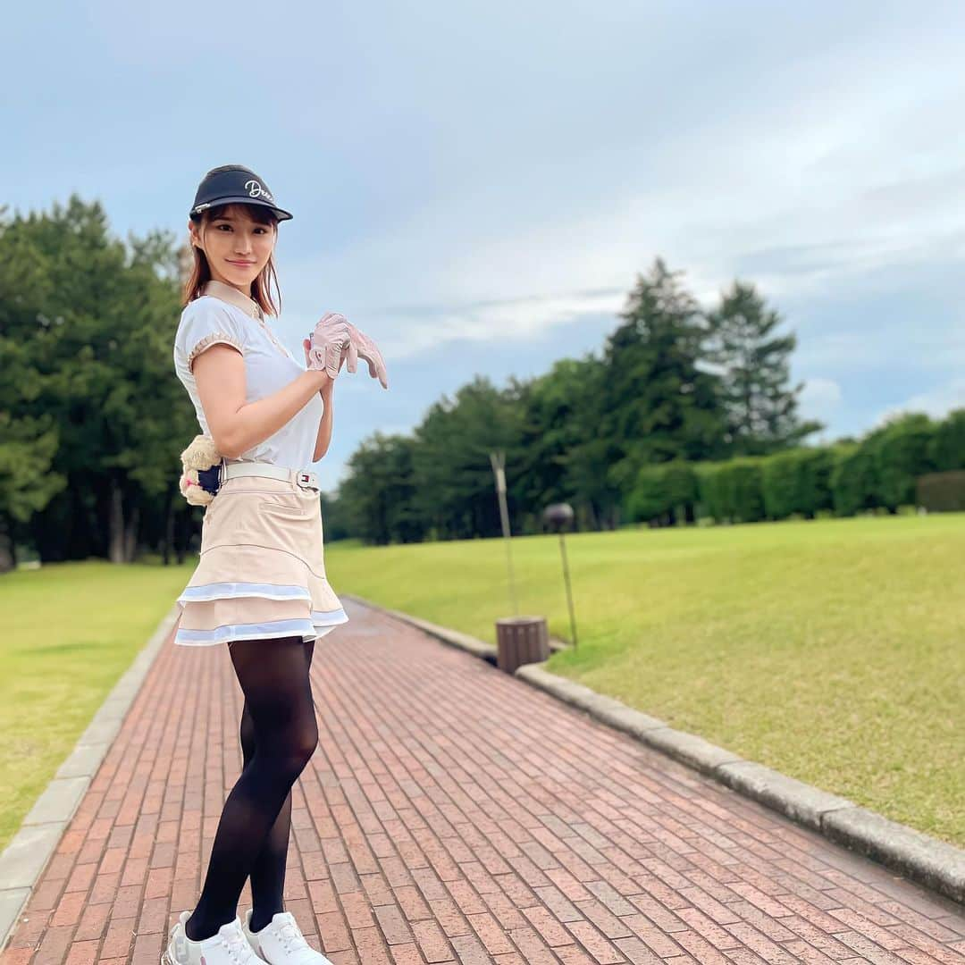 若菜奈央さんのインスタグラム写真 - (若菜奈央Instagram)「ゴルフ⛳️ . 梅雨前最後かな🥹 朝から自然に囲まれて美味しいゴルフ場のご飯食べて楽しい✌️ 私は一滴も飲まないでゴルフやるタイプです😔🙃 . . . . . #ゴルフ女子」6月5日 22時29分 - erina_new.62