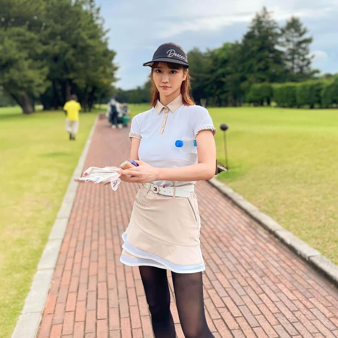 若菜奈央さんのインスタグラム写真 - (若菜奈央Instagram)「ゴルフ⛳️ . 梅雨前最後かな🥹 朝から自然に囲まれて美味しいゴルフ場のご飯食べて楽しい✌️ 私は一滴も飲まないでゴルフやるタイプです😔🙃 . . . . . #ゴルフ女子」6月5日 22時29分 - erina_new.62