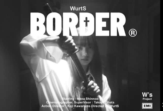 井口りおのインスタグラム：「WurtS 「BORDER」 MV出演してます！  アクションに挑戦しました🤛仕掛けもあり見所沢山です！  めちゃくちゃかっこいいので見てね⚔️✨  2枚目は監督WurtS君と📸  #wurts #sakamotodays」