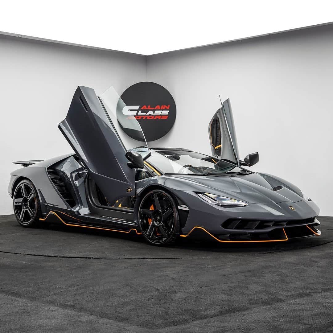 CarsWithoutLimitsのインスタグラム：「Lamborghini Centenario Roadster  📸 @alainclassmotors   #carswithoutlimits #lamborghini #centenario #lamborghinicentenario #centenarioroadster #v12」