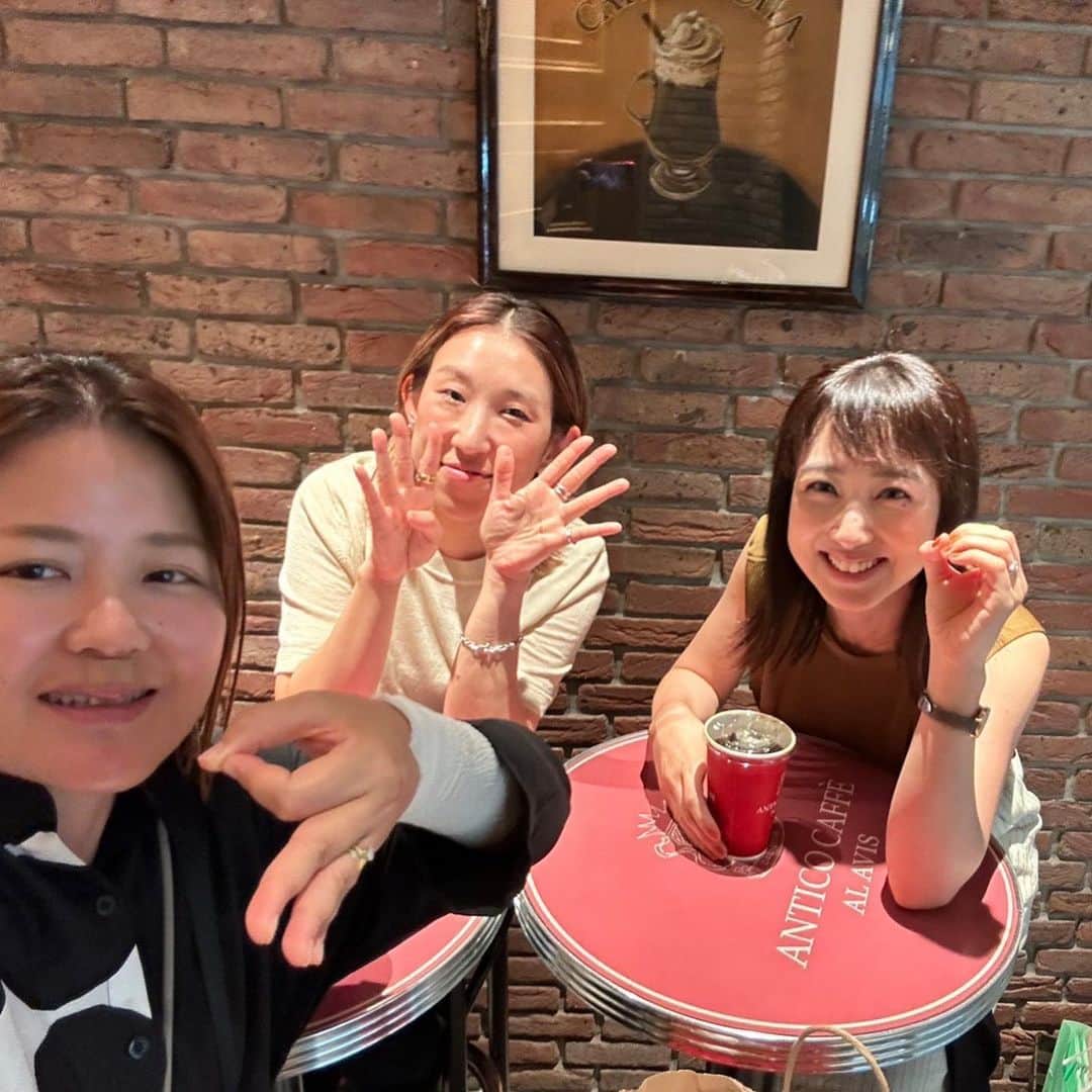 川田裕美のインスタグラム：「今、主に一緒に仕事しているメンバーと出会って9年目✨ 美味しい天ぷらを食べに行きました☺️ ずっと美味しいものを楽しめるように健康でいようと思います！🤣」