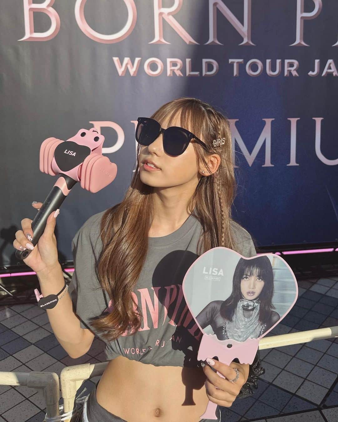 下北姫菜のインスタグラム：「🖤💗  𝐁𝐋𝐀𝐂𝐊𝐏𝐈𝐍𝐊 𝐖𝐎𝐑𝐋𝐃 𝐓𝐎𝐔𝐑 𝐎𝐒𝐀𝐊𝐀 𝐃𝐀𝐘 𝟏 💖  ずぅーーーっと行きたかったBLACKPINKのライブにやっと参戦してきた🥹💞  もう全員可愛すぎるし、顔ちっちゃすぎるし、スタイル異次元すぎるし、、、😫💖 一生叫んで、歌って、踊って大興奮🥹😂💘 幸せな時間すぎた、、🫶🏻✨✨  #blackpink #blackpinklive #ブラックピンク #ブルピン #京セラドーム大阪 #京セラドーム #ライブコーデ #参戦コーデ  #推し活」