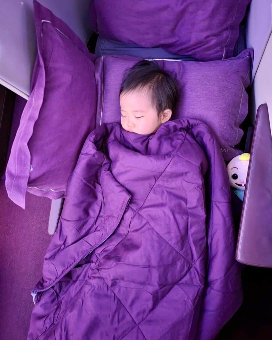 タイ航空さんのインスタグラム写真 - (タイ航空Instagram)「Families with little ones are welcome to enjoy the journey with Thai Airways.  Credit Photo. :  Khun Nichapan & Khun Grace 1 year 4 months  #thaiairways #smoothassilk #travelwithkids #tg #baby #magicaljourney」6月5日 22時48分 - thaiairways