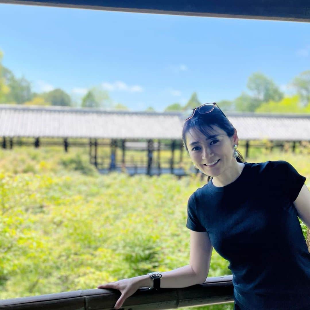 のインスタグラム：「また１つ歳を重ねました。 お誕生日界隈で、毎年祖父母のお墓参りに。 祖父の無限の優しさ、祖母の粋なカッコよさ、それが私の目標です。」