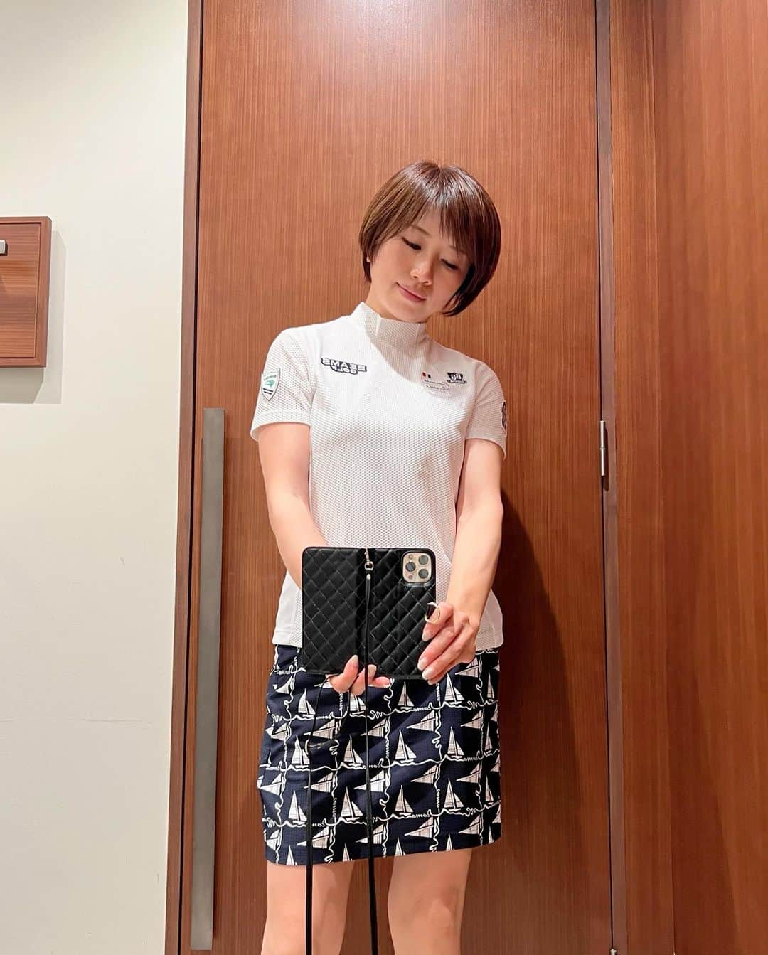 勝又優美さんのインスタグラム写真 - (勝又優美Instagram)「皆さまこんばんは！😃 今日は月曜日！夕刊フジの日でした！毎週月曜日は夕刊フジでゴルフレッスンをご覧ください😆 よろしくお願いします☺️  夕刊フジは電子版もおすすめ！ バックナンバーも読めます😆  夕刊フジ電子版はこちら↓ https://denshi.sankei.co.jp/application/fuji.html  今回のBEAMS GOLFウェアはこちら↓ https://www.beams.co.jp/item/beamsgolf/t-shirt/85030017437/?color=01  https://www.beams.co.jp/item/beamsgolf/skirt/85270015437/?color=79  #夕刊フジ #pinggolf #beamsgolf  #勝又優美 #ゴルフ #ゴルフ女子 #golf #ゴルフコーデ #ゴルフウェア #ゴルフ女子コーデ #ゴルフレッスン #golfstagram#ゴルフウェアレディース #ゴルフファッション #ゴルフ好き #ファッション #ファッションコーデ  @beamsgolf」6月5日 23時03分 - yumi.katsumata