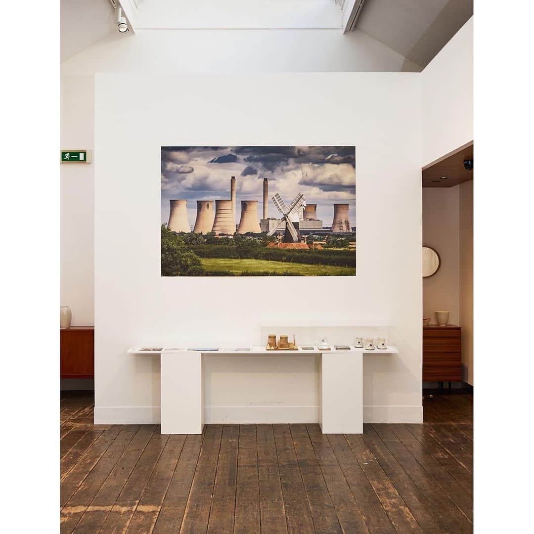 Margaret Howellさんのインスタグラム写真 - (Margaret HowellInstagram)「BRITISH COOLING TOWERS -  SCULPTURAL GIANTS   EXHIBITION 03 JUNE - 18 JUNE 34 WIGMORE STREET LONDON W1   In association with the Twentieth Century Society, an exhibition chronicling the silent sculptural beauty of cooling towers, examining the lasting impact they have had on the British landscape and what the immediate future of the last remaining towers could hold.   North Leverton Windmill and West Burton A Power Station, Nottinghamshire K7 Photography, 2016  #MargaretHowell @c20society」6月5日 23時04分 - margarethowellltd