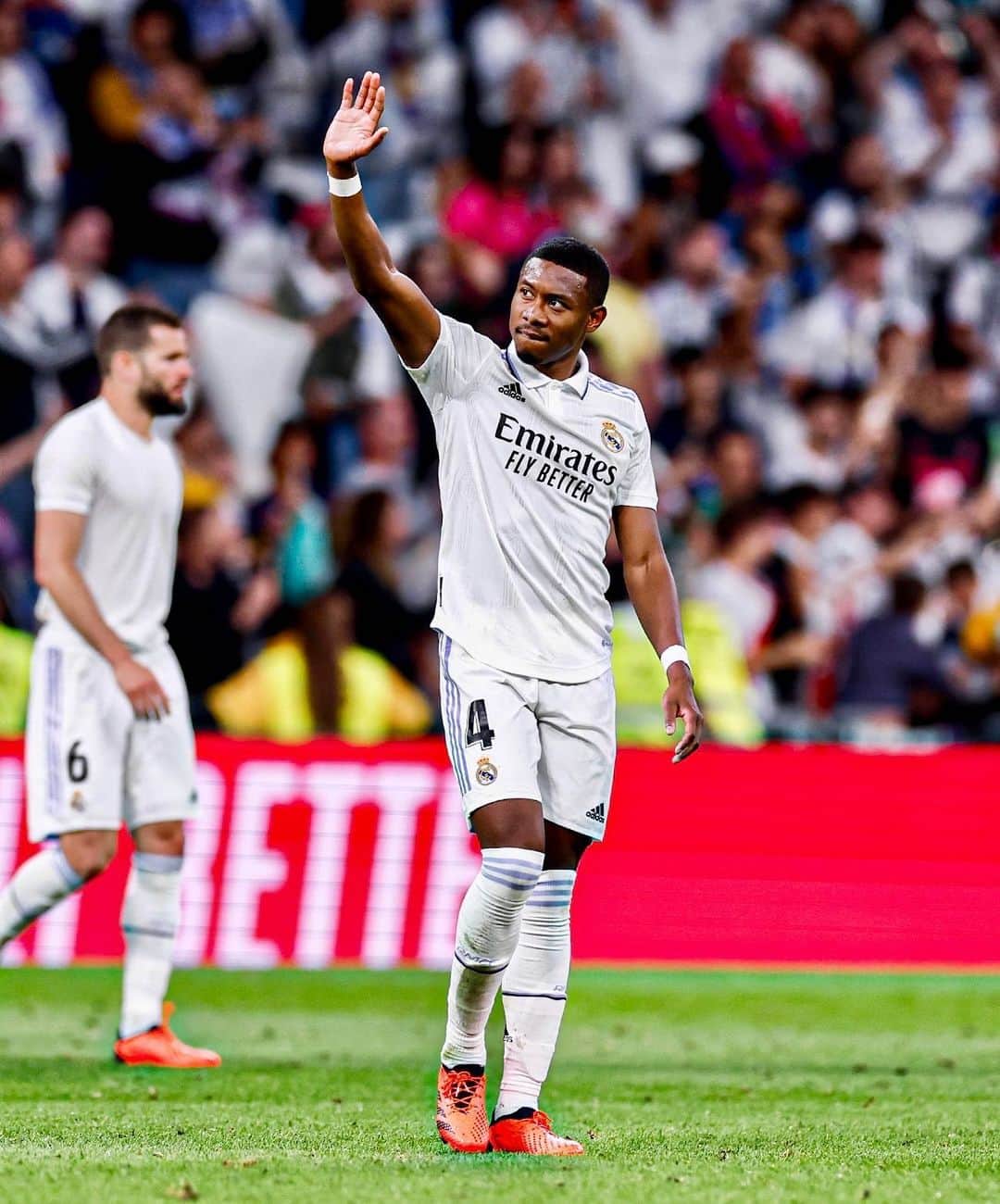 ダヴィド・アラバのインスタグラム：「Muchas gracias a la afición para toda esta temporada 🤍 volveremos! Ahora a descansar! ¡Hala Madrid y nada más!」