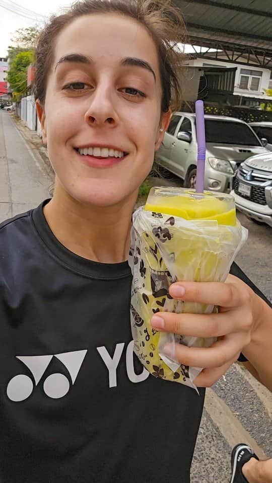 キャロリーナ・マリンのインスタグラム：「Una de las cosas que más me gustan ir a competir a Tailandia 😋🥭🥑🍚🥥」