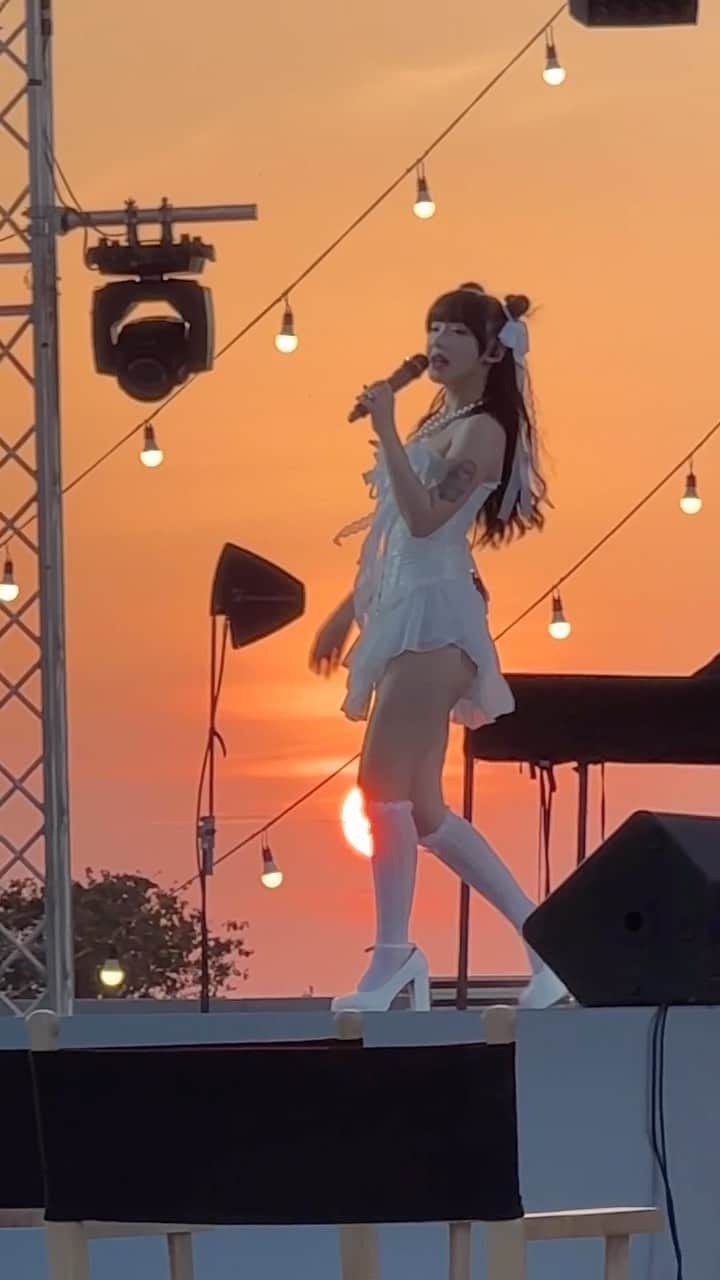 ヤンニーン・ワイゲルのインスタグラム：「ชอบแสงแม๊กๆ😍❤️‍🔥」