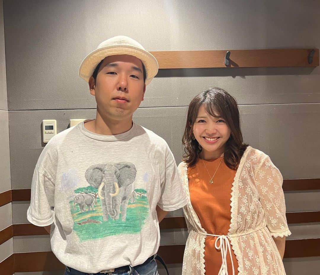 InterFM897さんのインスタグラム写真 - (InterFM897Instagram)「13:30-15:55pm, Mon 6/5 レコレール DJ: 鬼頭由芽 (@xxyumeyumexx)  本日は、never young beach（@never_young_beach_official）のvo&gt 安部勇磨（@_yuma_abe）さんをお迎えしました！  5月17日(水)にソロEP『Surprisingly Alright』をリリースされた安部さん🏖  「身近なあの人に聞いてもらいたい」と作った遊び心に溢れた本EPについて、また、音楽との意外な出会い方、安部さん流の前向きな「失敗」の捉え方などたっぷりとお話をお伺いしました🎙🌿  この模様はradikoタイムフリー、またAuDeeの「レコレール」ページにもアーカイブしていますので、ぜひお聞きください。 https://audee.jp/voice/show/63028  #interfm #JFN #レコレール #neveryoungbeach #安部勇磨 #SurprisinglyAlright #フジロック #鬼頭由芽 #radiko #AuDee」6月5日 23時45分 - interfm897