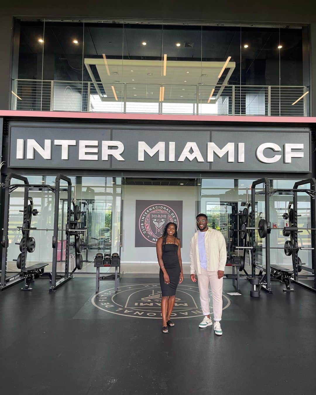 アシャ・フィリップさんのインスタグラム写真 - (アシャ・フィリップInstagram)「THANK YOU @intermiamicf for the very warm welcome 💖⚽️  I can’t wait to come back! @davidbeckham holla when you’re next in town 😆😅  📍Club Internacional de Fútbol Miami  🏟️ DRV PNK Stadium  cc: @gatewaysportsgroup  #miami #football #soccer #mls #hospitality #pitchside #intermiami #fútbol」6月5日 23時39分 - missashaphilip