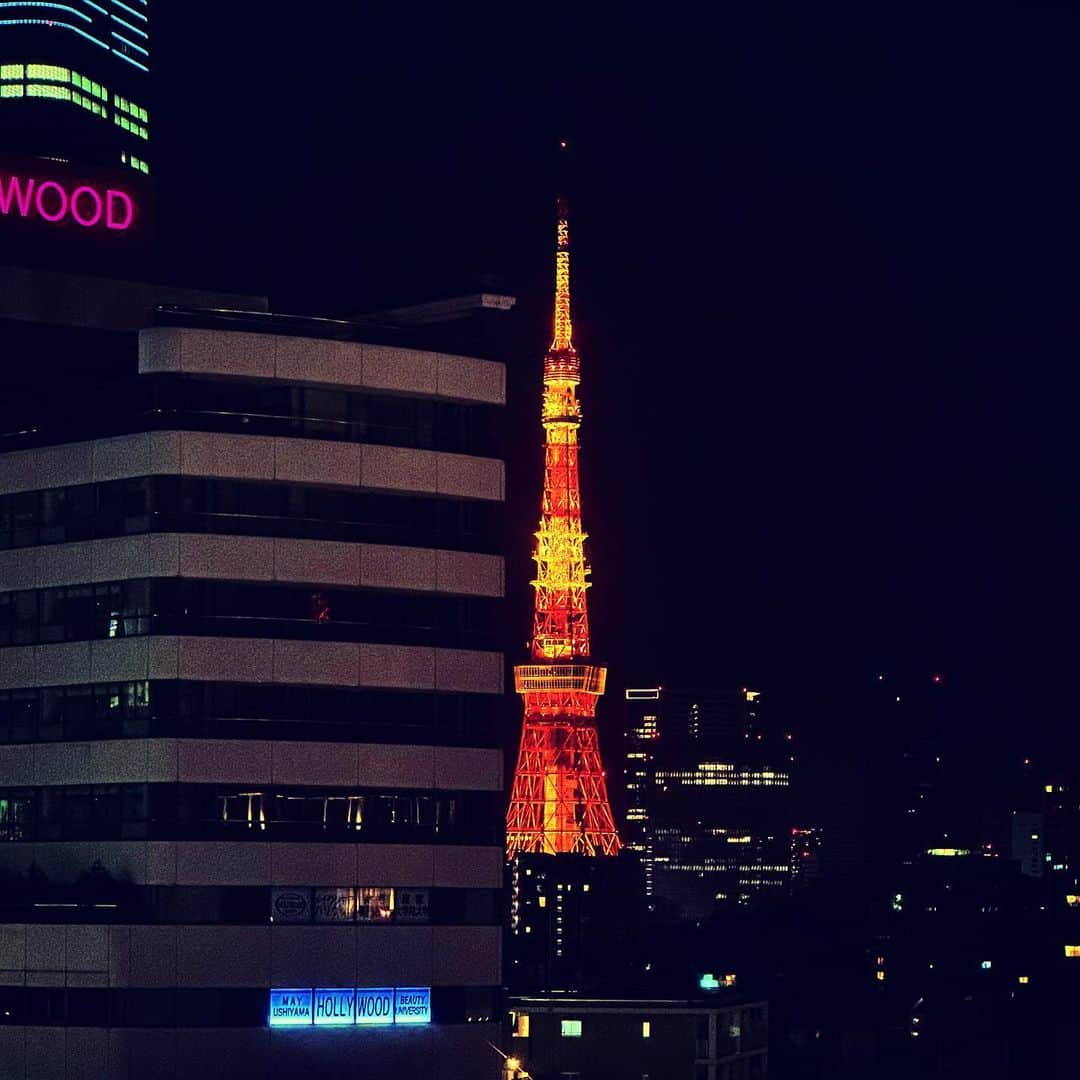 津田大介のインスタグラム：「朝起きて収録→事務所行ってzoomミーティング→国会前入管法反対デモ中継→事務所戻ってポリタスTV生放送。今日もよく働いた……。」