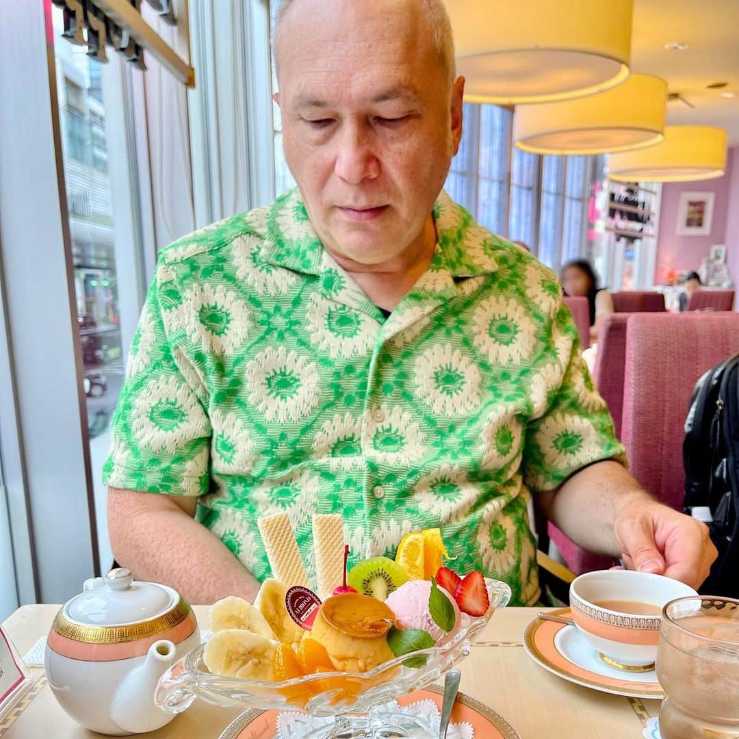 池田有希子のインスタグラム：「スイーツの王子様みたいだねえ🤴  #puddingalamode」
