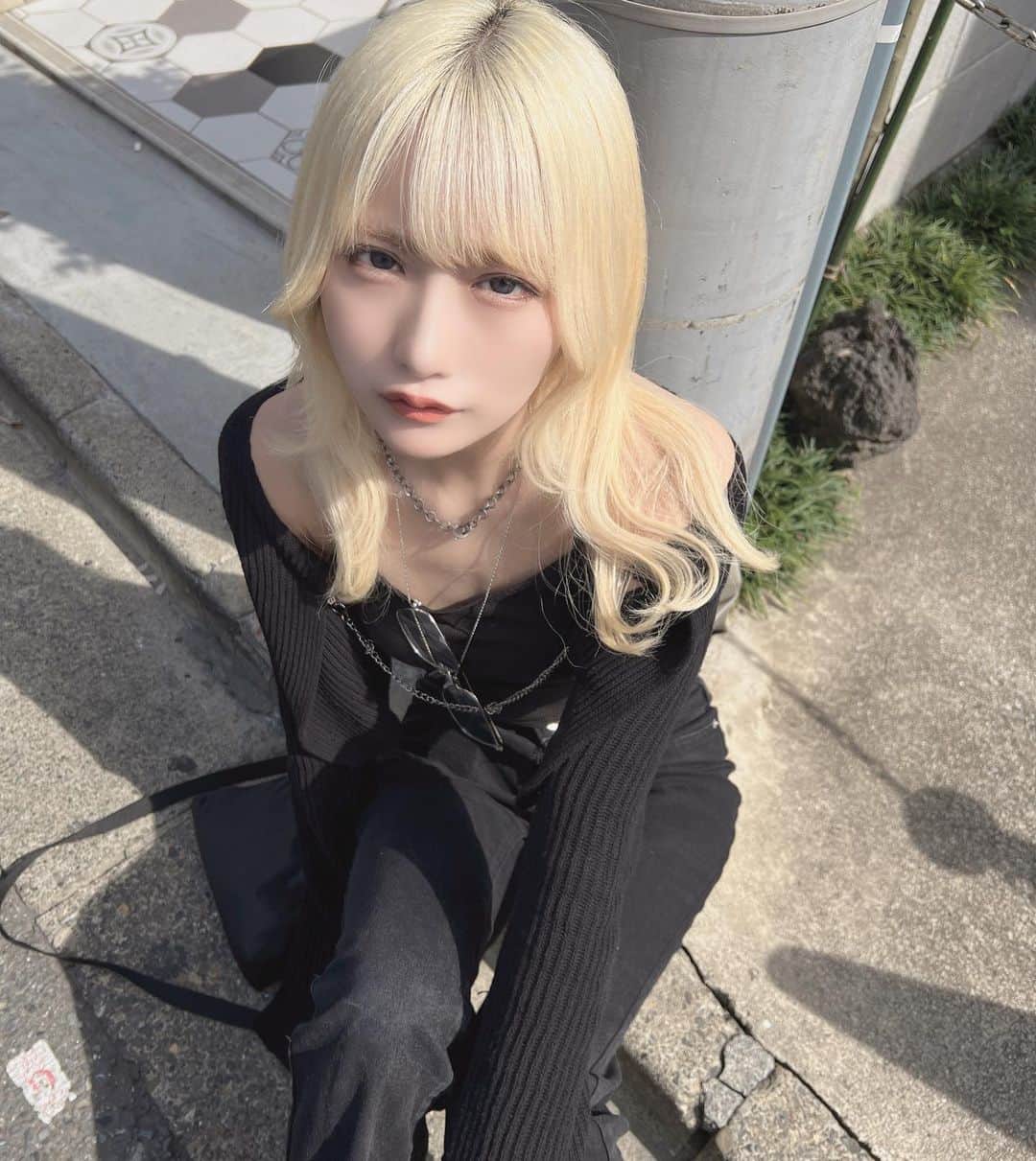 うみのういのインスタグラム：「たくみくんにブリーチとカットとエクステしてもろた〜！ロングウルフ復活〜🐺世界一ブリーチうまい本当にいつもありがとう🥲  #ウルフカット」