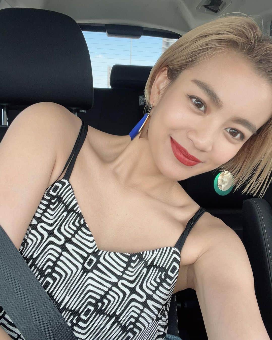 平アスカのインスタグラム：「だんだん夏ぽくなるしふくです 夏はすきですか？ わたしはきらいです！😆 @un3d_official @un3d_store  #un3d #ootd #outfit #code」