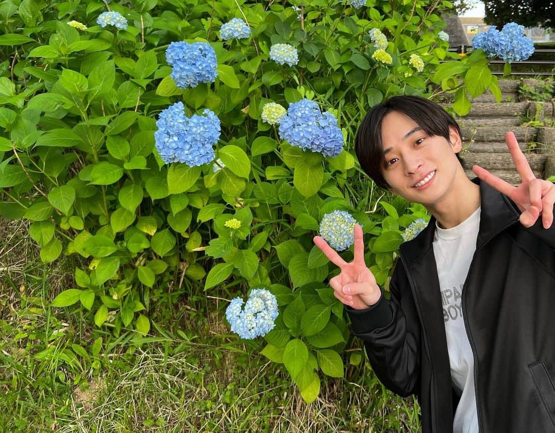 坂井翔のインスタグラム：「本日より、22歳となりました！  21歳は色々な事があり、とても濃い1年でした。  22歳はさらに濃〜〜い年にしたいです！  また、いつも関わってくださっている方々のおかげで毎日とても楽しいです！  最後に、いつも応援してくださっている皆様、本当にありがとうございました！今後もよろしくお願いします！」