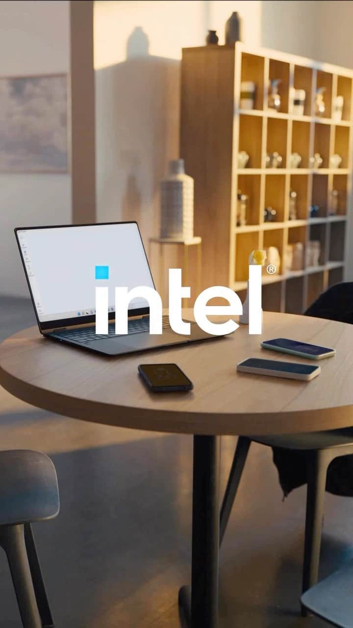 インテルのインスタグラム：「Hey, #IntelEvo laptops can’t help that they connect with any phone so easily. Gotta 💙 an inclusive device.」