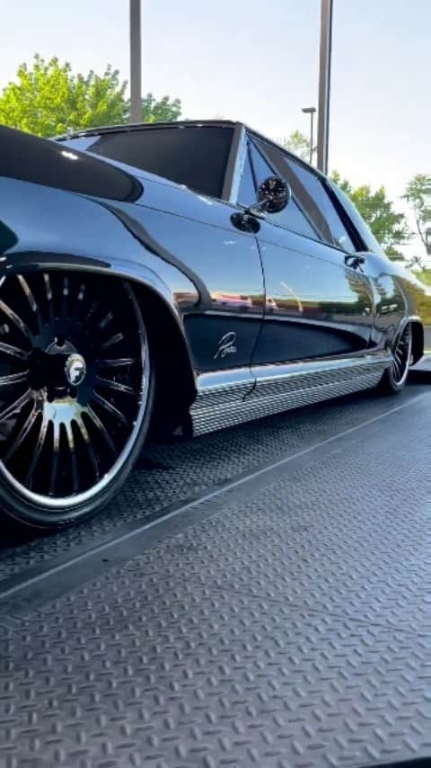 Classics Dailyのインスタグラム：「Buick Riviera  Credit @neomustangs _ #Classic #classics #Classiccar #classiccars #americanmuscle #Musclecar #Musclecars #car」