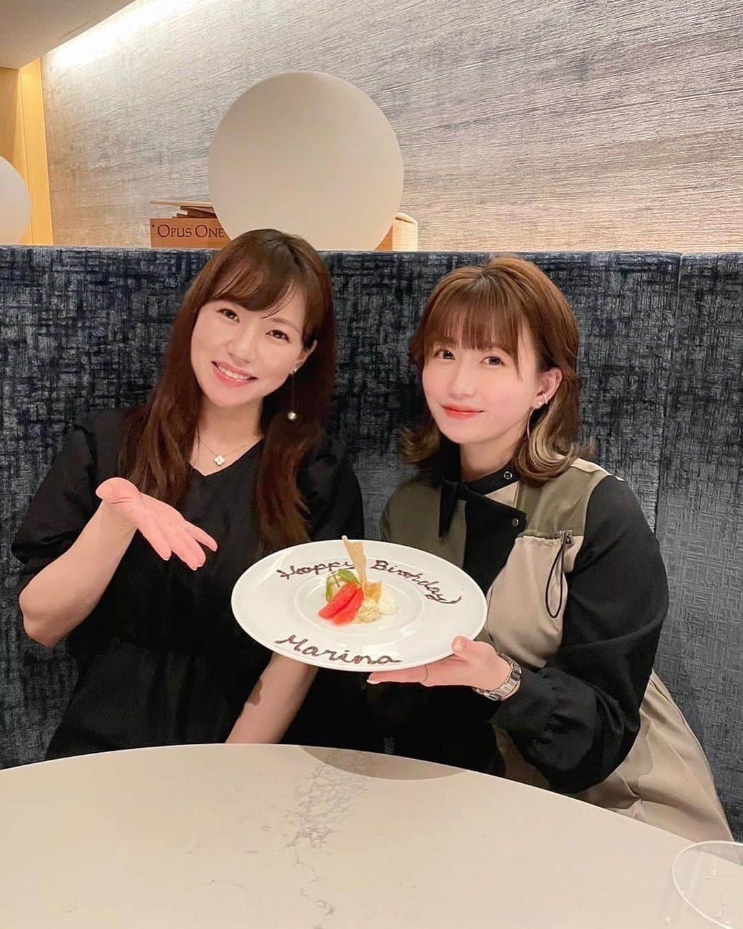 津田麻莉奈さんのインスタグラム写真 - (津田麻莉奈Instagram)「誕生日を迎えました🎂 またひとつレベルが上がった⬆️  写真はあゆみちゃんと♡ @ayumi.t718  先日、女子会で仲良しの友人たちから お祝いしてもらいました🥂 嬉しいー！ありがとう🥰🥰🥰  プレゼントのセンスが天才すぎて津田大喜び🥹 脳内透けて見えてるんかな？ってくらいw  変わらずマイペースによい年にします🐈🐾 よろしくお願いします🙇‍♀️  #6月6日 #まりなる #津田麻莉奈」6月6日 0時40分 - tsudamarinal