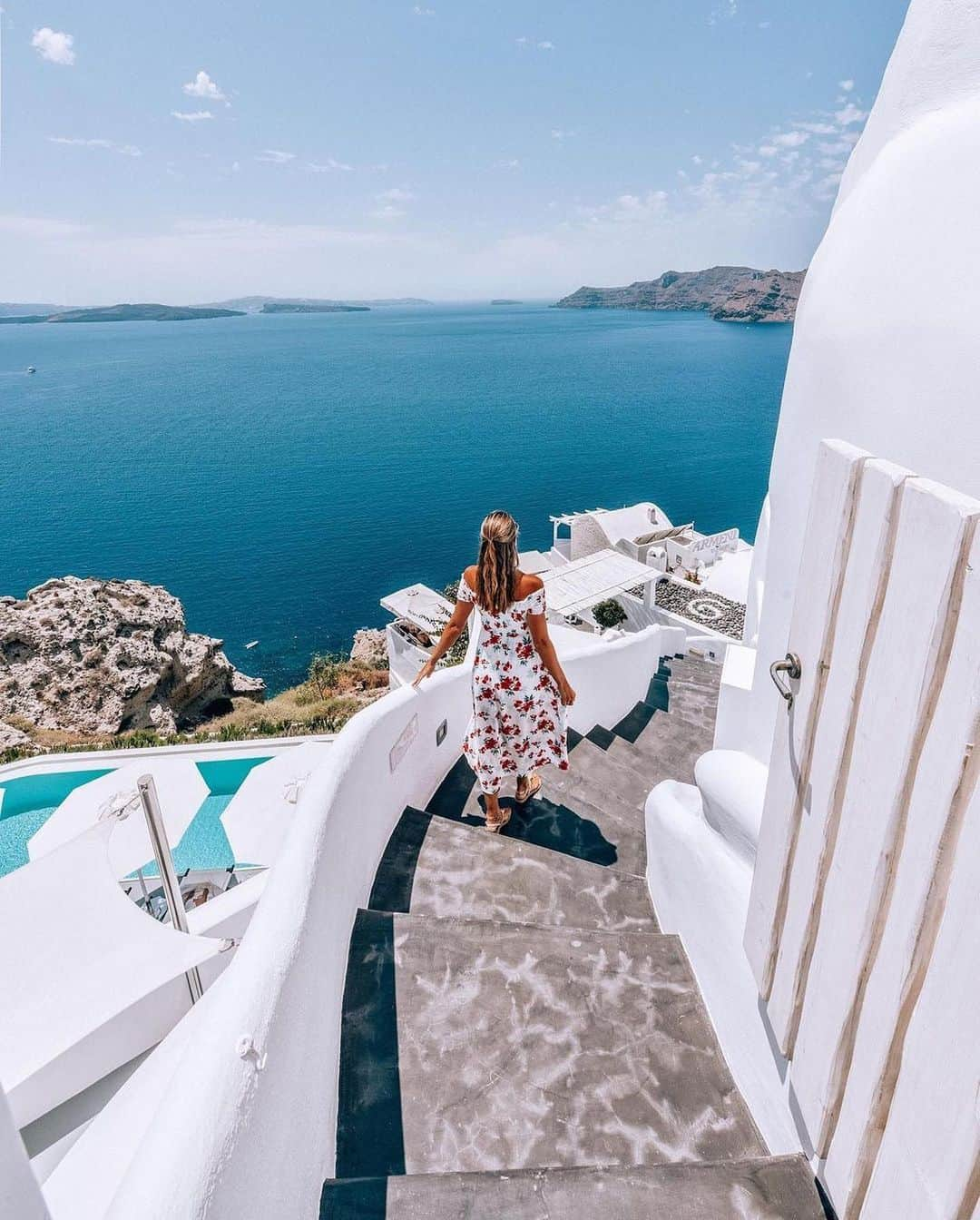 Izkizさんのインスタグラム写真 - (IzkizInstagram)「Island hopping 🇬🇷 Are you going to Greece this year? & what’s your favourite Greek island?  🌸 Edited with @izkizapp  #greece」6月6日 0時42分 - izkiz