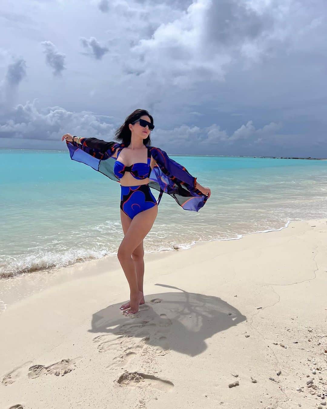 サニー・レオーネさんのインスタグラム写真 - (サニー・レオーネInstagram)「Love this bikini for my Maldives Vaca!!   Bikini by @themissyco Styled by @hitendrakapopara Fashion Team @tanyakalraaa @sarinabudathoki  @brenniakottefaru #brenniakottefaru . #SunnyLeone #swimwear #beach #maldives #StarStruckbySL #bikini」6月6日 1時06分 - sunnyleone