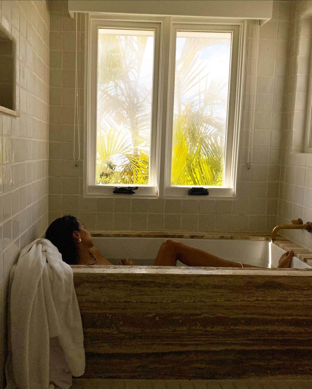 ジュリー・サリニャーナのインスタグラム：「A little self-care, “me time” things. ✨」