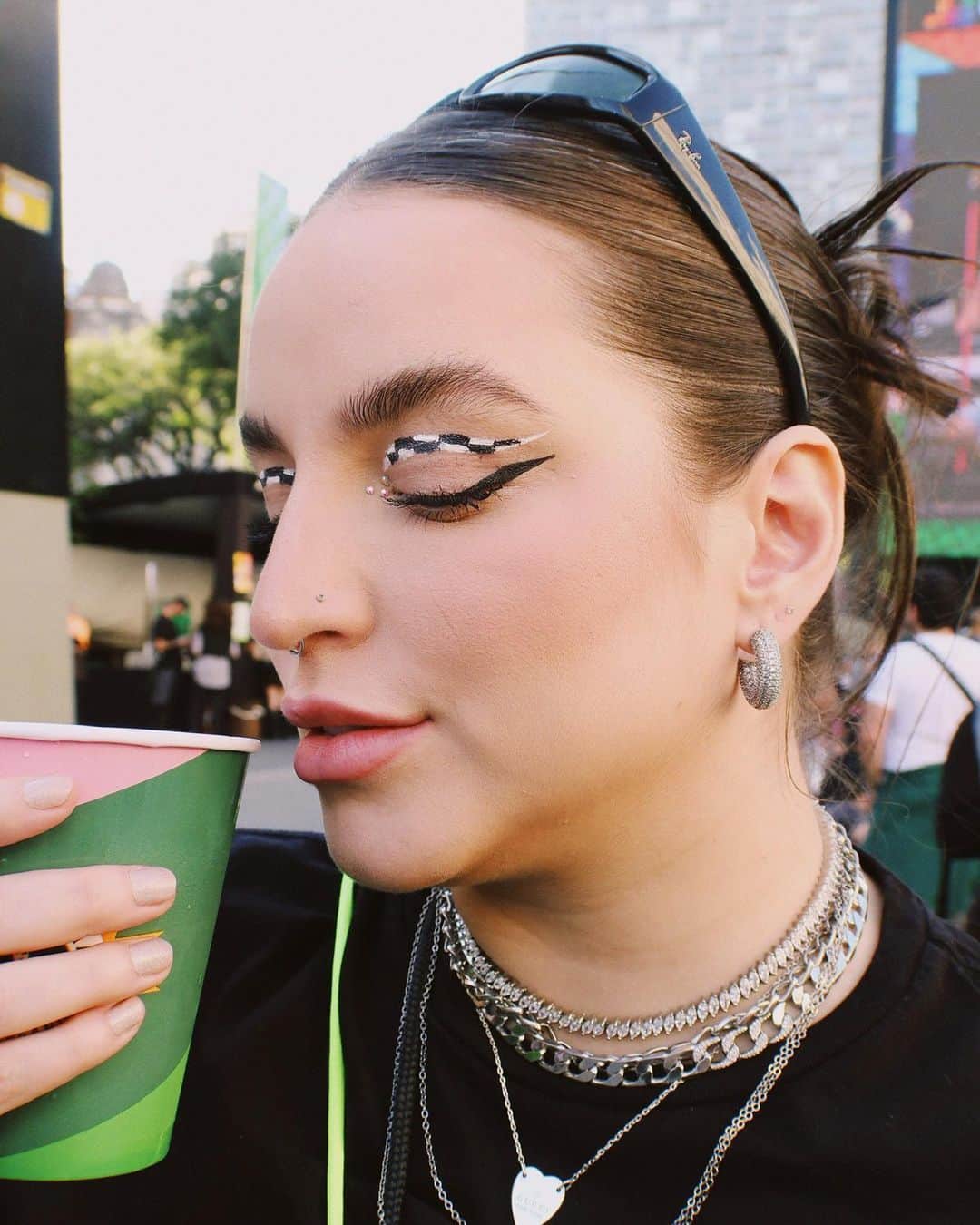 Bruna Unzuetaのインスタグラム：「Um dia inesquecível ❤️ minha adolescência gritou ALTOOOO no show do Nx! Me emocionei, me arrepiei…voltei ao passado varias vezes! Foi demais」