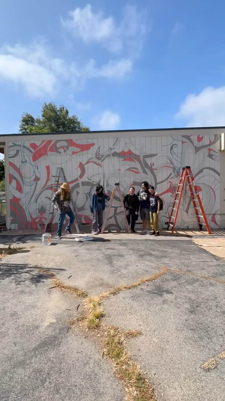 ジェームス・ジーンのインスタグラム：「Spent the weekend painting a mural for @operationcreativefreedom to add some color and creativity to LAUSD. Thanks to @jessefillingham @aaronrussellbrown @connngu for the assist. Great to paint alongside @hanaiyusuke who invited me last year to join the initiative 🙌」