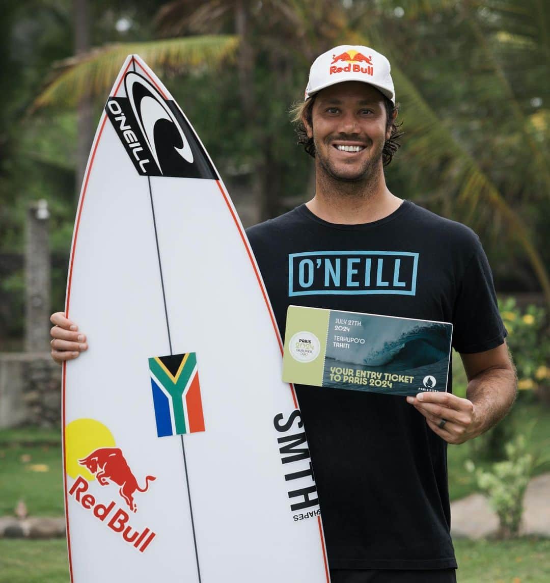 ジョーディ・スミスのインスタグラム：「Stoked to Qualify for the 2024 #paris #olympics with @sarahbaum___  A lot of hard work has gone into achieving this since I had to sit 2020 out due to injury. It’s paid off and couldn’t be more stoked to represent #southafrica 🇿🇦💪🏼 @oneillusa @redbullza @dbjourney @smthshapes @heapsnormal @futuresfins」