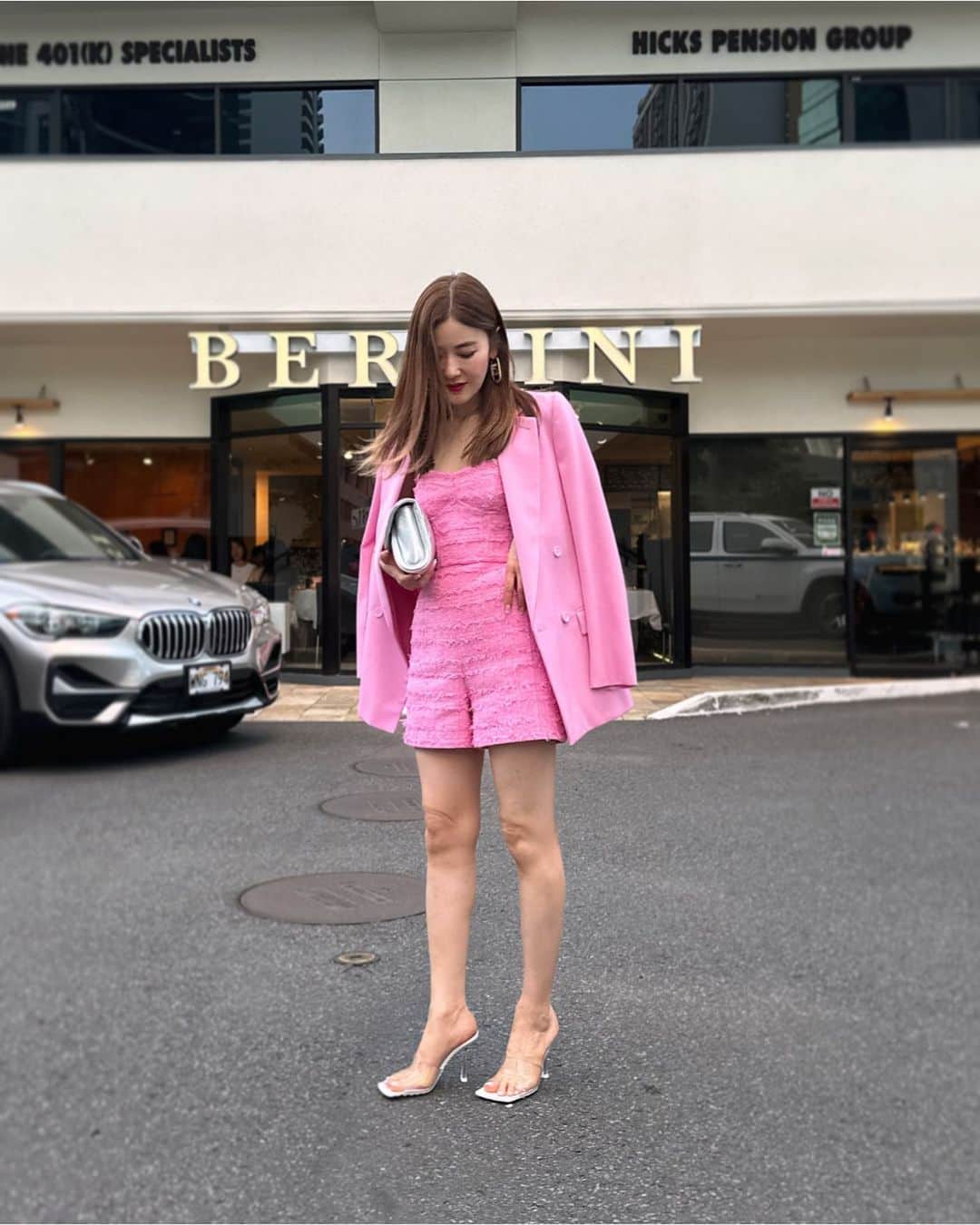 kiyomi medeirosさんのインスタグラム写真 - (kiyomi medeirosInstagram)「#throwbackhawaii   Dinnerはピンクで🍽️☺️💓💓💓  Jumpsuit…#chanel  jacket…#stellamccartney  sandal…#bottegaveneta  bag…#chanel  #fashion#outfit#ootd#style#ファッション#大人可愛いコーデ#ディナー#ピンク#pink#dinner#hawaii」6月6日 1時49分 - kiyomimedeiros