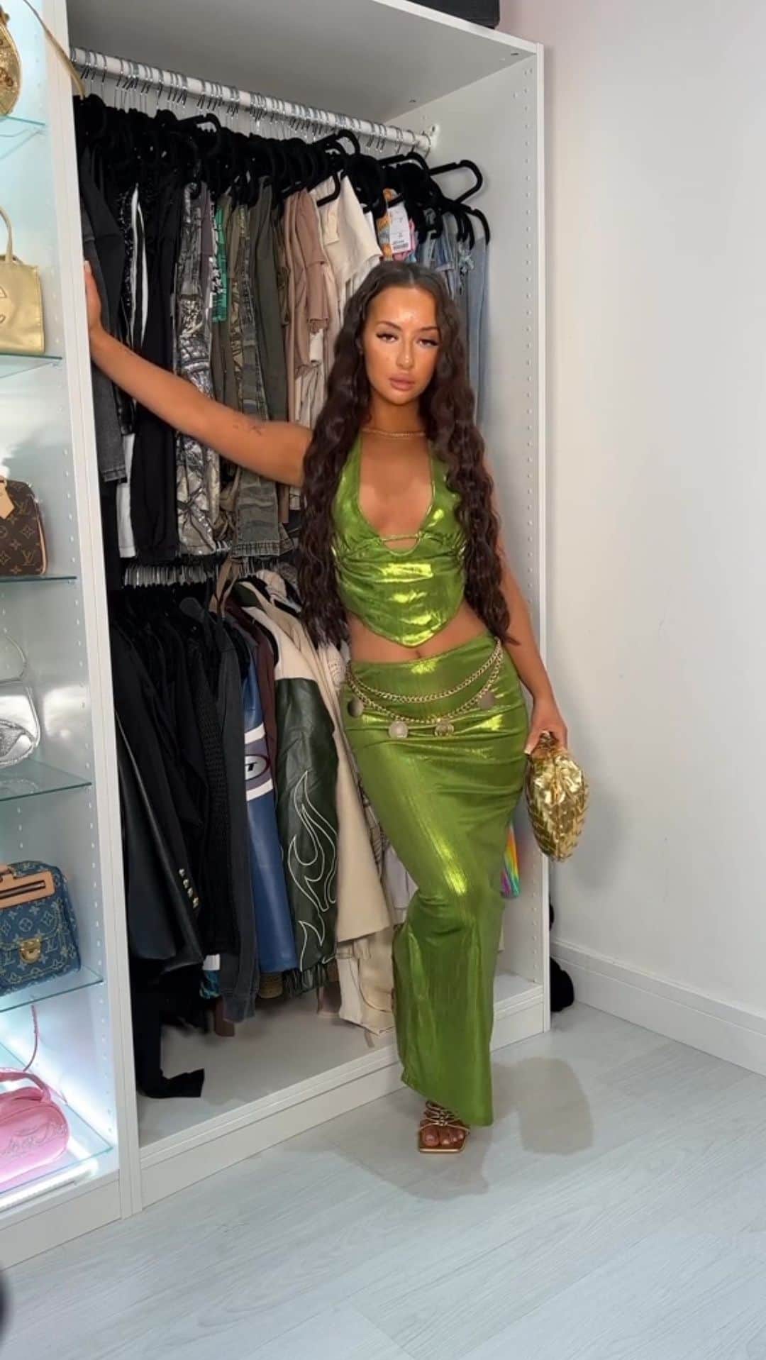 SHEINのインスタグラム：「We’re manifesting our sun-soaked dream vacay with 🔥 fits to match 🏝🌞 Which looks would you book for your slaycation? 👇 @chyna.xx  🔎9554007 9827883 12840205 12728585 13790529 13538043 14290034 10434592  #SHEIN #SHEINforAll #SHEINstyle #fashion #chic」