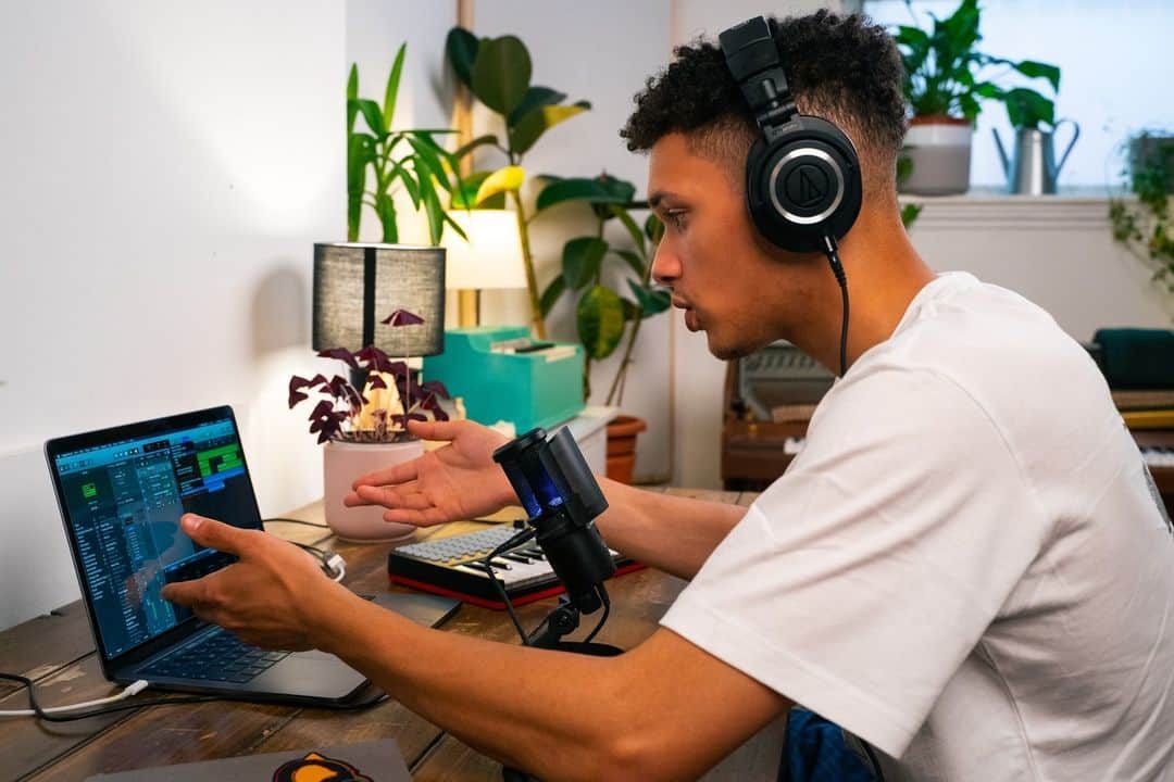 Audio-Technica USAのインスタグラム：「Do you currently use Audio-Technica’s gear to create original content? We want you on our team! Join our Creator Community and enjoy free swag, exclusive discounts, and the chance to be our Creator of the Month. Join now at the link in our bio!⁠ .⁠ .⁠ .⁠ #AudioTechnica #ContentCreation #ContentGear #CreatorCommunity」