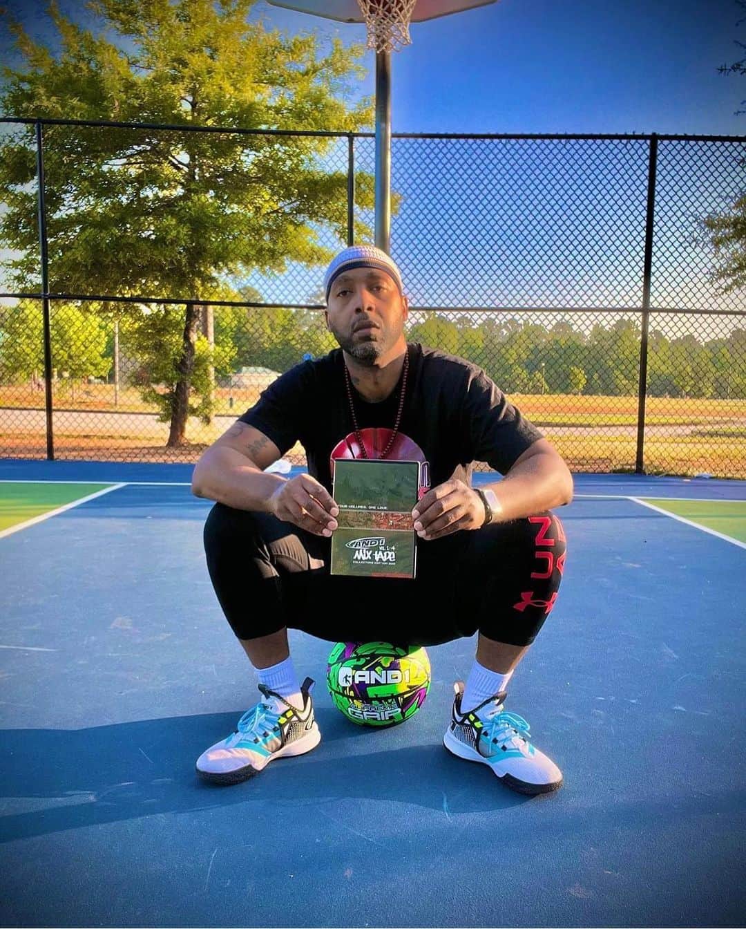 のインスタグラム：「Congrats to our first week Marauder giveaway winner @itzthagodz!  “Growing up in NYC in the 90s we heard unbelievable story’s of Shane the dribble machine and Skip in the parks, it sound like bible stories the things they said they did on the court.. AND 1 mixtapes gave us a visual of the impossible… and 1 Set Free set our minds FREE .. Free to be creative with the Rock and become an Artist on the court … THANK U to the Iconic AND 1 staff and players… 30 years in.. Now comes 30 more”  There’ll be 2 more ways to win over the next 2 weeks. Keep following us for updates and tune in tomorrow for next week’s giveaway🙏🙏🙏  #and1life」