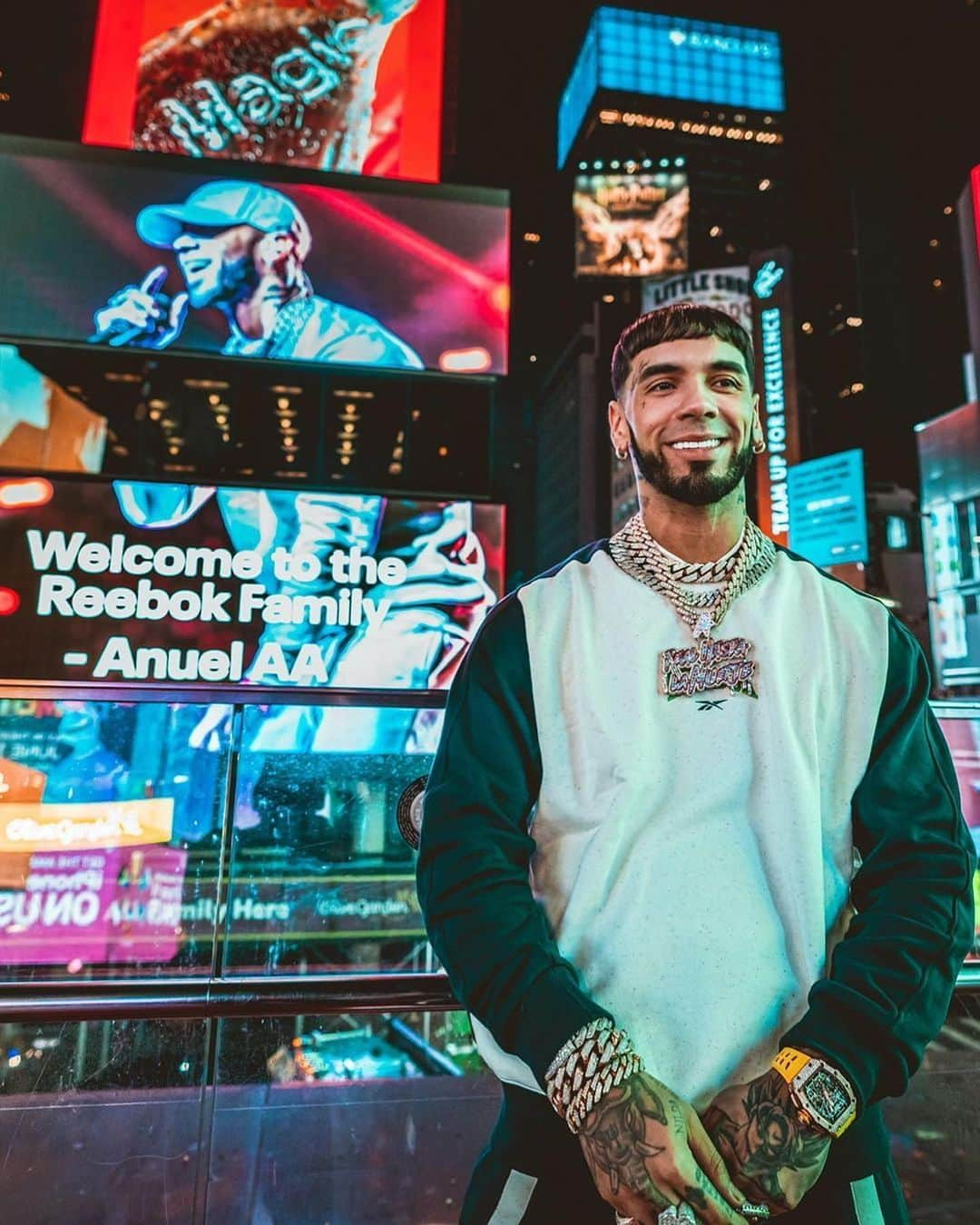 Reebokさんのインスタグラム写真 - (ReebokInstagram)「We are proud to announce a long-term partnership with @anuel! Make sure to keep following for more updates and go to Reebok.com to shop the latest Reebok x Anuel collaboration.」6月6日 2時14分 - reebok