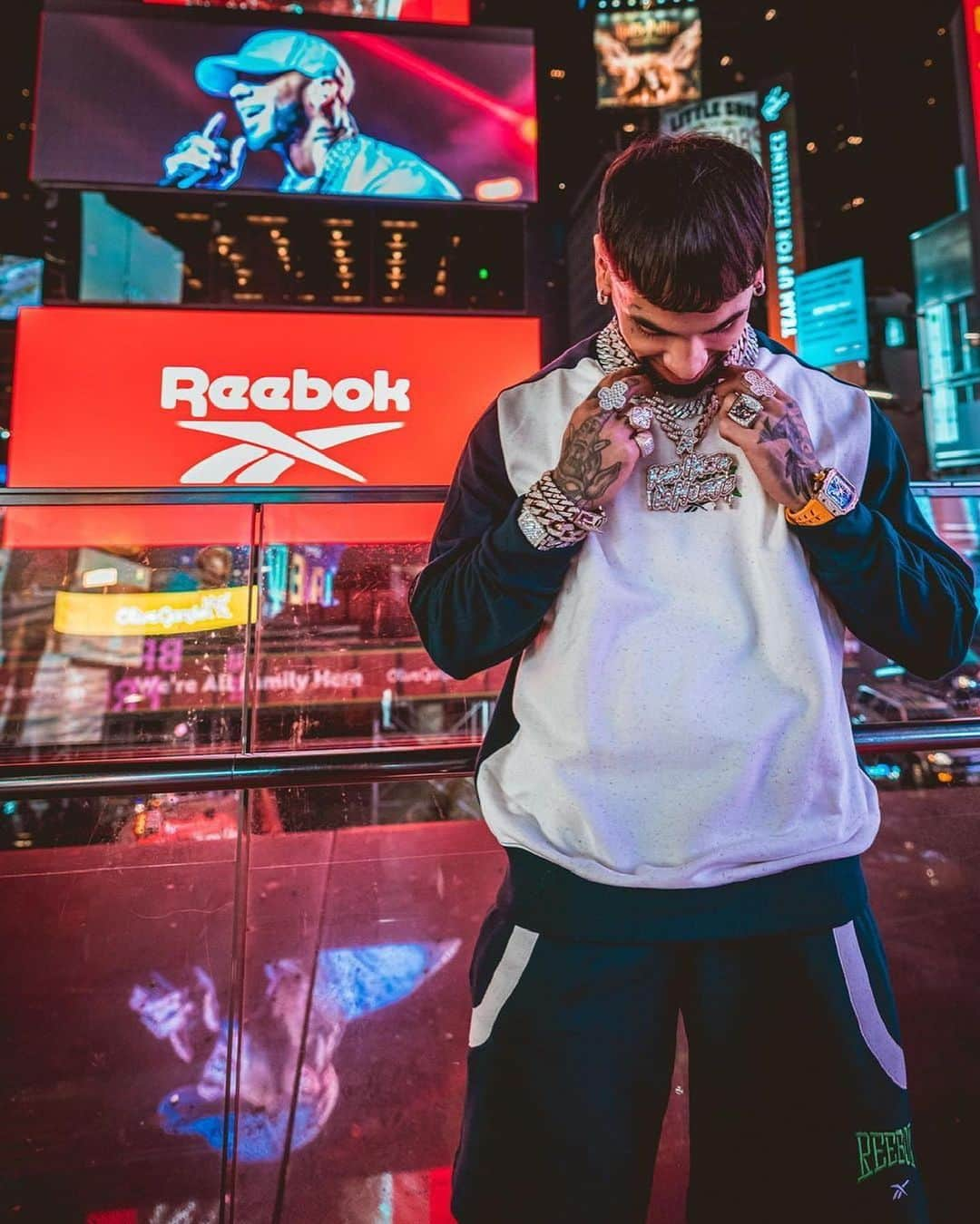 Reebokさんのインスタグラム写真 - (ReebokInstagram)「We are proud to announce a long-term partnership with @anuel! Make sure to keep following for more updates and go to Reebok.com to shop the latest Reebok x Anuel collaboration.」6月6日 2時14分 - reebok