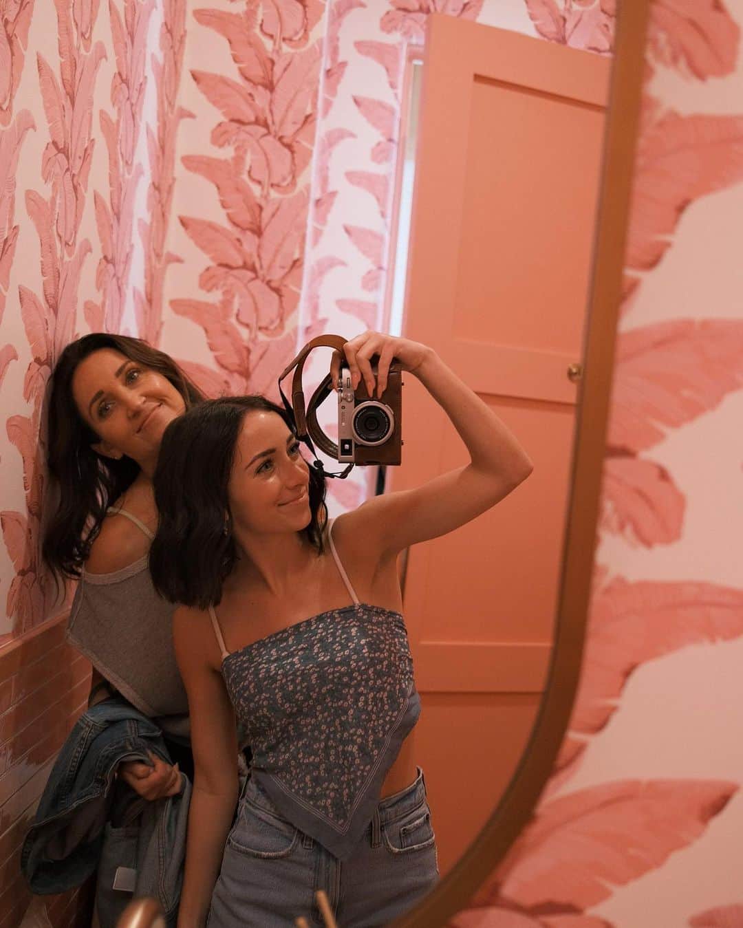 Brooklyn and Baileyさんのインスタグラム写真 - (Brooklyn and BaileyInstagram)「Like mother like daughter」6月6日 2時17分 - brooklynandbailey