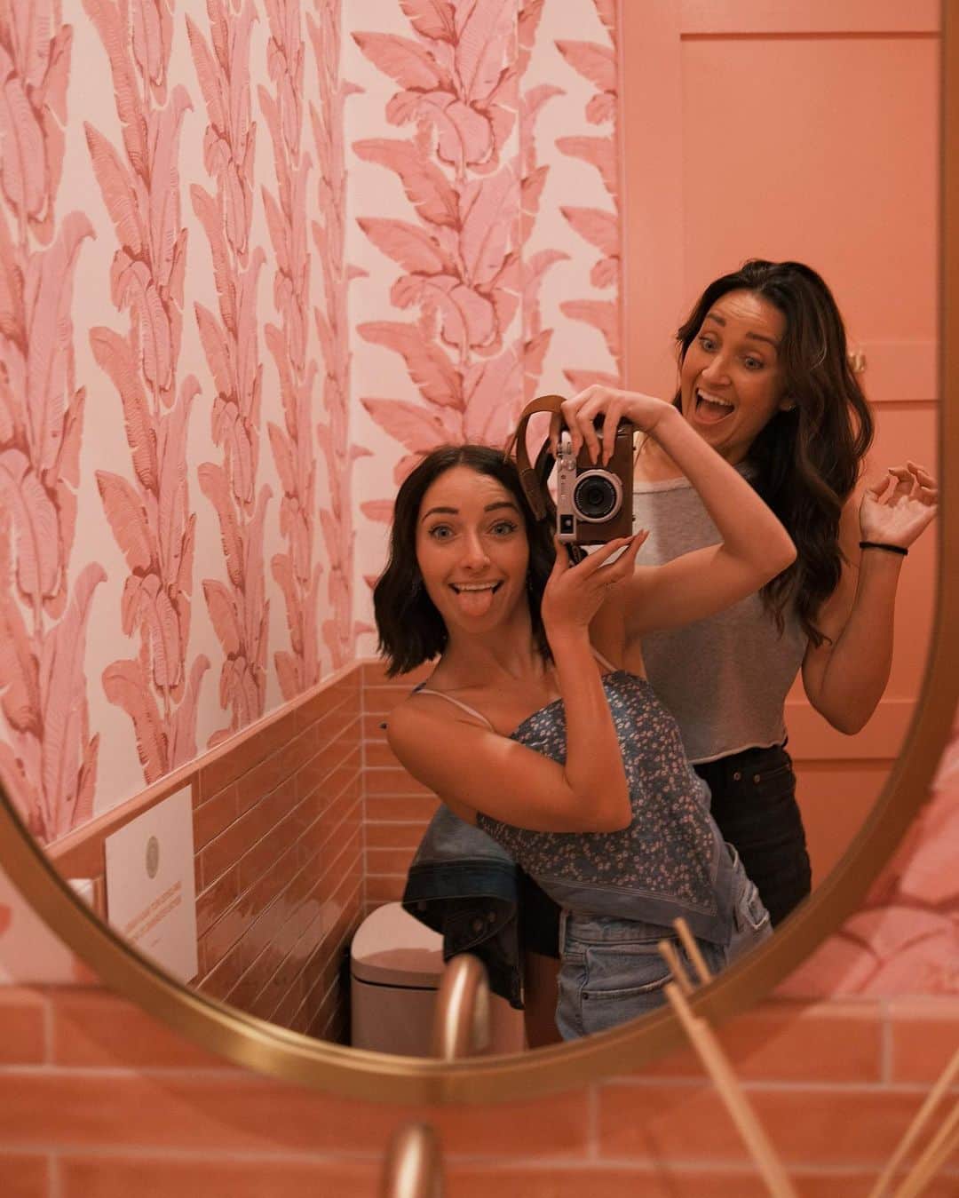 Brooklyn and Baileyさんのインスタグラム写真 - (Brooklyn and BaileyInstagram)「Like mother like daughter」6月6日 2時17分 - brooklynandbailey