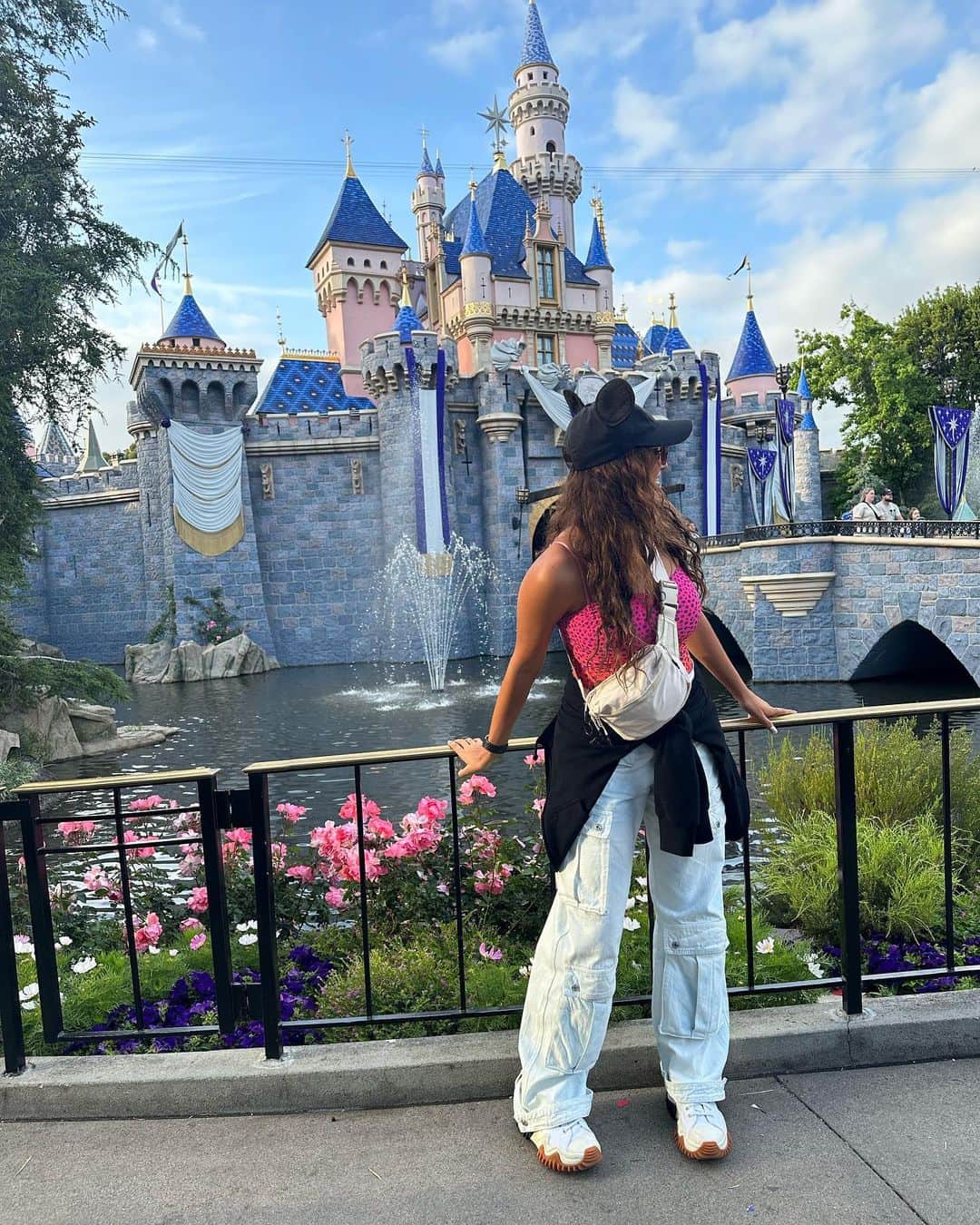 トーライ・ケリーのインスタグラム：「random bits of happiness🫧✨🏰」
