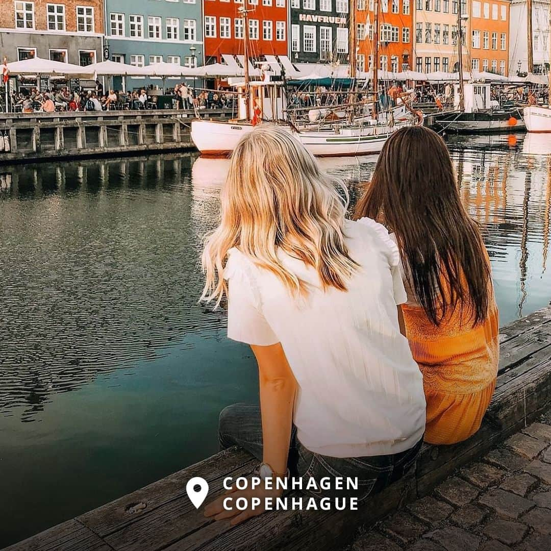 AIR CANADAさんのインスタグラム写真 - (AIR CANADAInstagram)「Plan your picture-perfect trip to Copenhagen and get your fill of traditional Danish pastries as you admire the architecture, bicycle and palace-hop your way through one of the happiest cities in the world.  📸: @alittlepakistani, @chezmelina and @betsersboo . . Planifiez le parfait voyage à Copenhague, la ville aux habitants parmi les plus heureux du monde, où vous pourrez savourer de délicieuses pâtisseries, admirer une architecture magnifique, faire du vélo et visiter de somptueux palais.  📸: @alittlepakistani, @chezmelina et @betsersboo」6月6日 2時45分 - aircanada