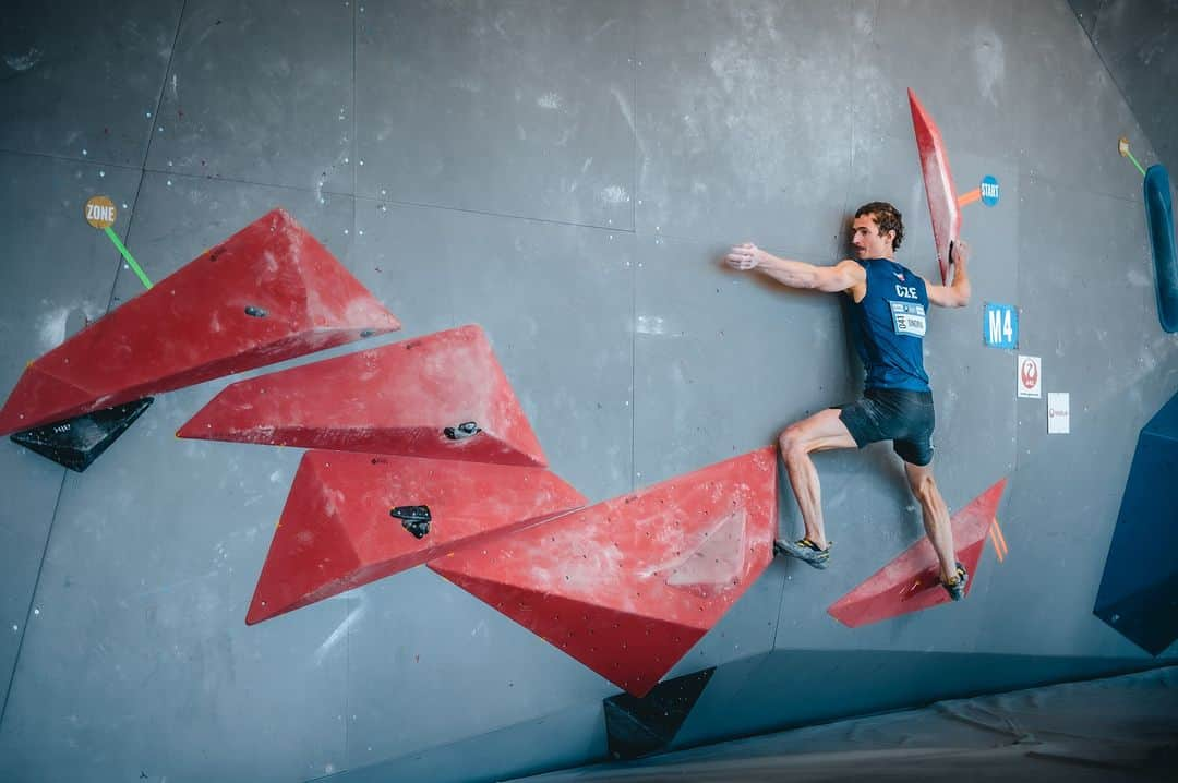 アダム・オンドラさんのインスタグラム写真 - (アダム・オンドラInstagram)「The @climbingworldcuprague was incredible 🙏 I am more than happy how it all turned out. Firstly, I am so happy with my climbing. On the one hand, it was a confirmation of how insanely difficult it is to keep up with the new generation on new-school kinds of boulders and every season, it is getting harder and harder, but with the right shape, mindset and a considerable amount of luck I can still be competitive. The pressure was HUGE❗The relief of making it into the semifinals was immense, and making the finals was a dream coming true. Finals were about enjoying the lifetime opportunity of climbing in front of the WILD home crowd and that is exactly what I did 🤜🤛   👉 I am also proud of my country and all people involved in organizing this event. I believe it was just as special as some of the other legendary World Cup stages. I believe that competitors and the teams are leaving Prague and thinking it was an excellent World Cup, not just an average World Cup event ☝️  Thank you, @horosvaz.cz and @sport_invest. The wall and venue were top-notch, the isolation and warm-up wall were great, the comp was running really smoothly and the feedback is very positive 👌   👉 Support from the audience was just awesome, thank you to everyone who came to cheer up for me and my teammates, but also all the other athletes from all over the world.   👉 I am really happy that I could share this with my family and close friends. Even my wife @ivaondra  and our son Hugo were there, Hugo was awake, wild and joyful ❤️  Check out the final results 👉 the link is in BIO  See you next time!  Pics by @pet.phot   #adamondra #AO #bouldering #boulderproblem #boulder #sportclimbing #climbingworldcup #prague #czechia #IFSC #climbing #climbinglife #climbinginspiration #climbers #competition #lezeni #sportovnilezeni  @mammut_swiss1862  @lasportivagram @euroholds @mix.it @sensfoods @hudysport @211_zpmvcr @horosvaz.cz @olympcsmv  @ifsclimbing  @mercedesbenz_autojihlava」6月6日 2時53分 - adam.ondra