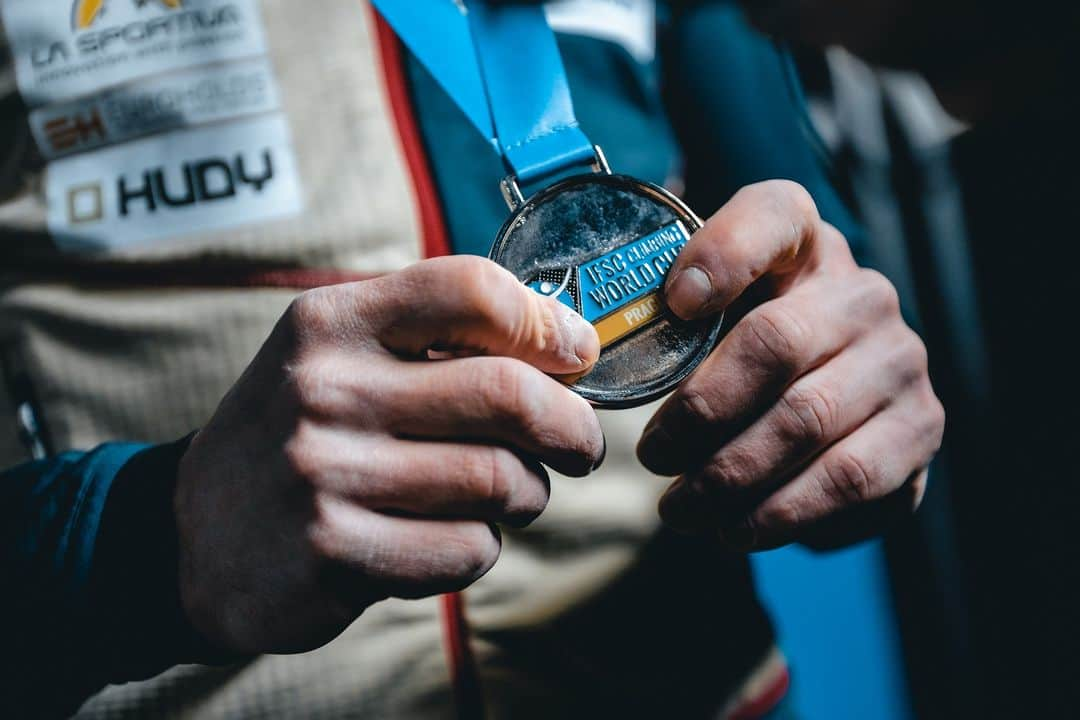 アダム・オンドラさんのインスタグラム写真 - (アダム・オンドラInstagram)「The @climbingworldcuprague was incredible 🙏 I am more than happy how it all turned out. Firstly, I am so happy with my climbing. On the one hand, it was a confirmation of how insanely difficult it is to keep up with the new generation on new-school kinds of boulders and every season, it is getting harder and harder, but with the right shape, mindset and a considerable amount of luck I can still be competitive. The pressure was HUGE❗The relief of making it into the semifinals was immense, and making the finals was a dream coming true. Finals were about enjoying the lifetime opportunity of climbing in front of the WILD home crowd and that is exactly what I did 🤜🤛   👉 I am also proud of my country and all people involved in organizing this event. I believe it was just as special as some of the other legendary World Cup stages. I believe that competitors and the teams are leaving Prague and thinking it was an excellent World Cup, not just an average World Cup event ☝️  Thank you, @horosvaz.cz and @sport_invest. The wall and venue were top-notch, the isolation and warm-up wall were great, the comp was running really smoothly and the feedback is very positive 👌   👉 Support from the audience was just awesome, thank you to everyone who came to cheer up for me and my teammates, but also all the other athletes from all over the world.   👉 I am really happy that I could share this with my family and close friends. Even my wife @ivaondra  and our son Hugo were there, Hugo was awake, wild and joyful ❤️  Check out the final results 👉 the link is in BIO  See you next time!  Pics by @pet.phot   #adamondra #AO #bouldering #boulderproblem #boulder #sportclimbing #climbingworldcup #prague #czechia #IFSC #climbing #climbinglife #climbinginspiration #climbers #competition #lezeni #sportovnilezeni  @mammut_swiss1862  @lasportivagram @euroholds @mix.it @sensfoods @hudysport @211_zpmvcr @horosvaz.cz @olympcsmv  @ifsclimbing  @mercedesbenz_autojihlava」6月6日 2時53分 - adam.ondra