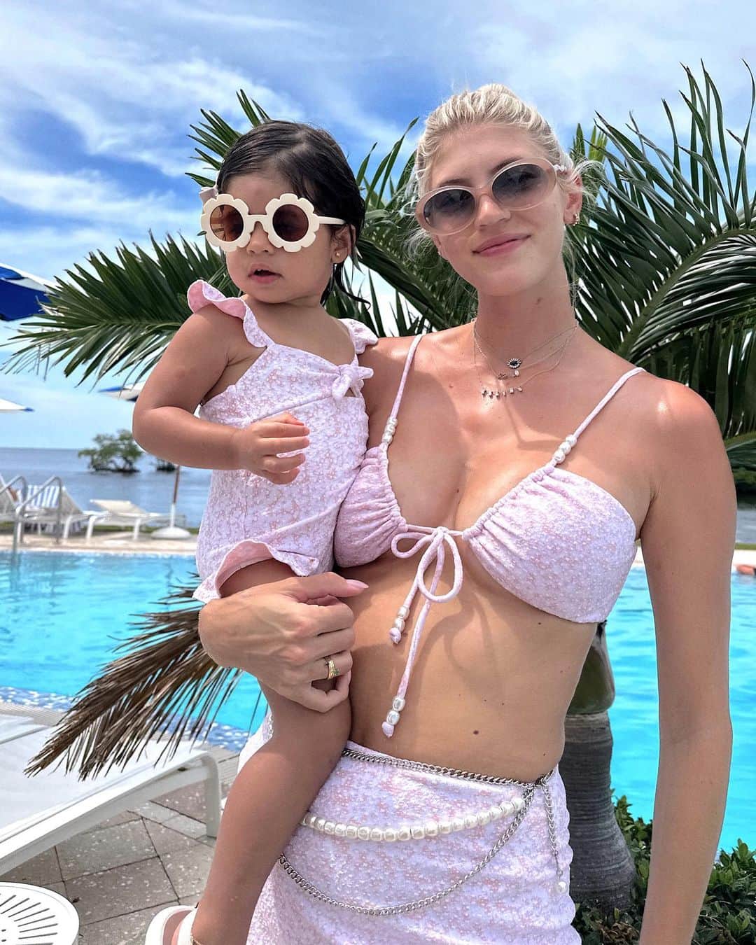 デヴォン・ウィンザーのインスタグラム：「Twinning」