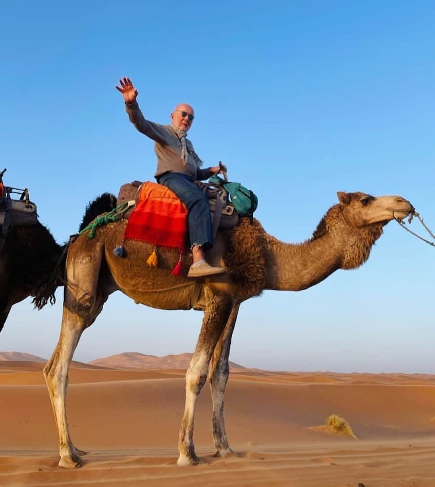 レイチェル・ゾーのインスタグラム：「I am proudly sharing this image of my father who will turn #86 years old next month living his best life riding through the desert in Morocco on a camel 🐫 . Keep showing us how it's done and please don't ever do that again 🤦‍♀️ . #Papa #daddysgirl 🙏🏻❤️🐪」