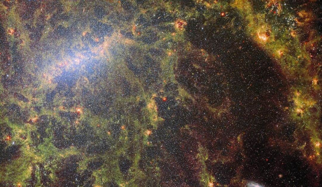 NASAさんのインスタグラム写真 - (NASAInstagram)「Baby star, doo-doo, doo-doo!  With @NASAWebb's infrared vision, researchers can peer into the hearts of galaxies, like this one in the constellation Virgo. By seeing through layers of gas and dust, Webb is helping us better understand how stars are born.   Image Description:  Webb’s composite image of barred spiral galaxy NGC 5068, showing its core and part of a spiral arm. Clumps and filaments of dust, represented in a mossy green color, form an almost skeletal structure that follow the twist of the galaxy and its spiral arm. Thousands upon thousands of packed, tiny stars that make it up can be seen, most dense in a whitish bar in the top left quadrant, which is the region that forms its core. Large, glowing bubbles of gas, represented in red, are hidden in the dust. The background is a dark forest green.  #Space #NASA #Galaxy #Webb #JWST #UnfoldTheUniverse」6月6日 3時50分 - nasagoddard