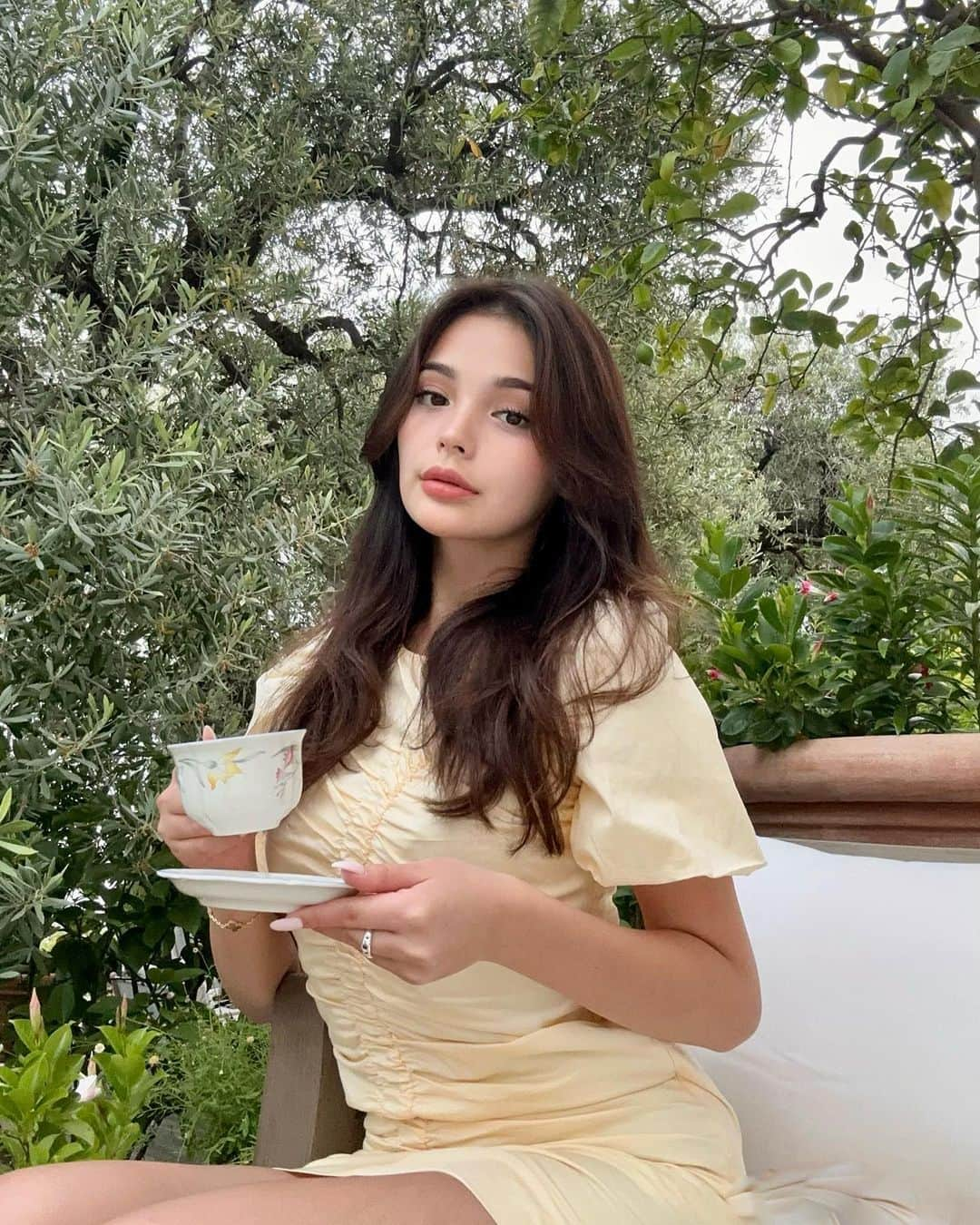 太陽奈のインスタグラム：「tea time under the lemon trea🍋🌲」