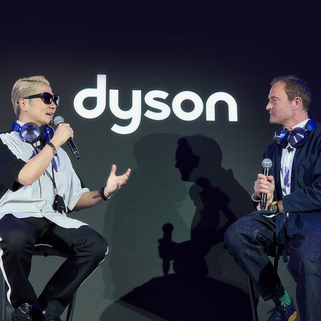 Dysonさんのインスタグラム写真 - (DysonInstagram)「Dyson celebrates 25 years in Japan.  An exclusive event was held at Jing Harajuku, to showcase Dyson Technology. Hosted by Chief Engineer Jake Dyson, who was joined by @VERBAL_ambush (Artist/AMBUSH® CEO), guests were given the opportunity to experience the world of Dyson invention across audio, beauty, air science and robotics. VERBAL and Jake also discussed the world of fashion, technology and music.   #DysonZone」6月6日 3時44分 - dyson