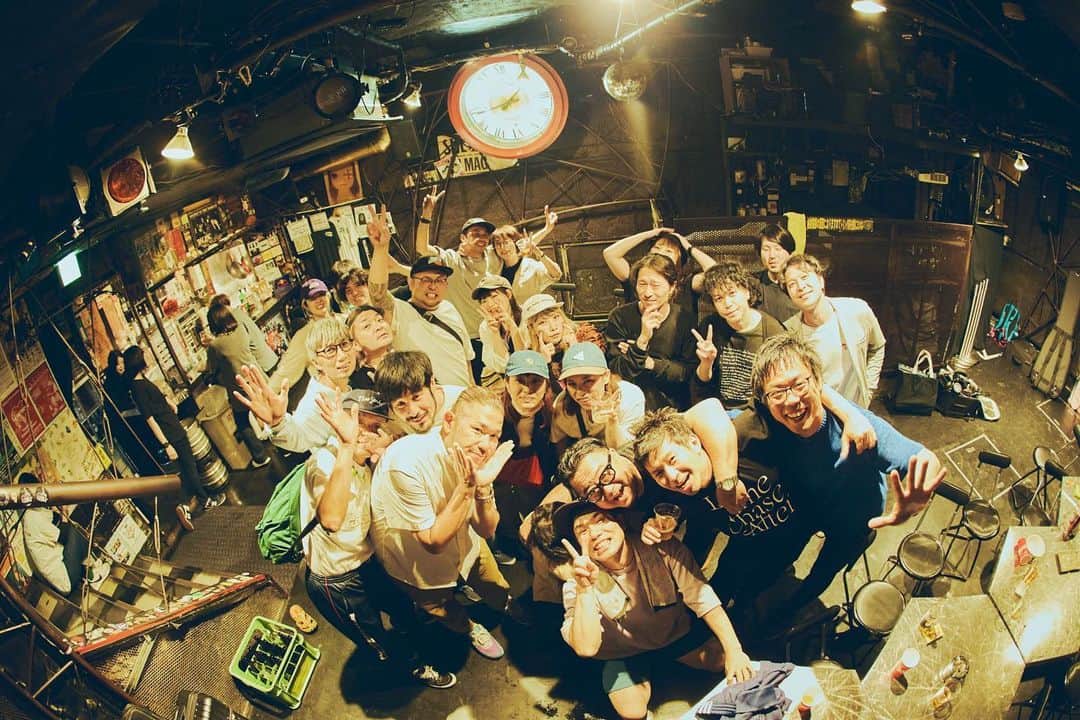 濱田将充のインスタグラム：「6/4 2023.6.4 下北沢SHELTER Never Ending Homies T.K.H.R.NIW 20th anniv. feat.FIVE ON THE MOVE 15年くらい前に一緒にツアー廻った仲間と再会できてよかった！！ みんなそれぞれの活動があって今こうやってライブハウスで集まれた。  下北沢Shelterが、ぼくの音楽人生というか人生で最重要ライブハウスだと再確認しました。  photo by @tetsuyayamakawa」